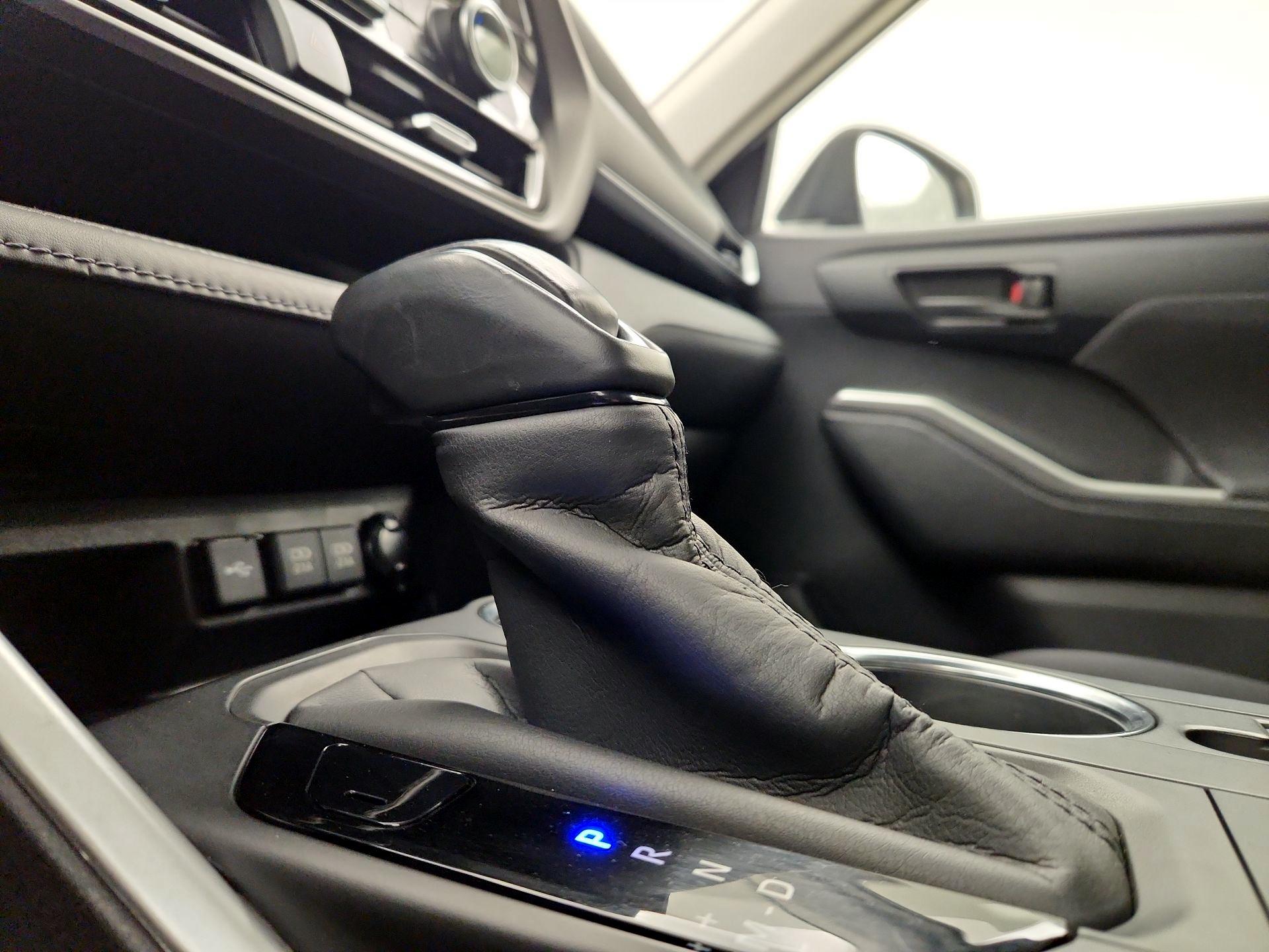 Thumbnail: 2020 Toyota Highlander - 17