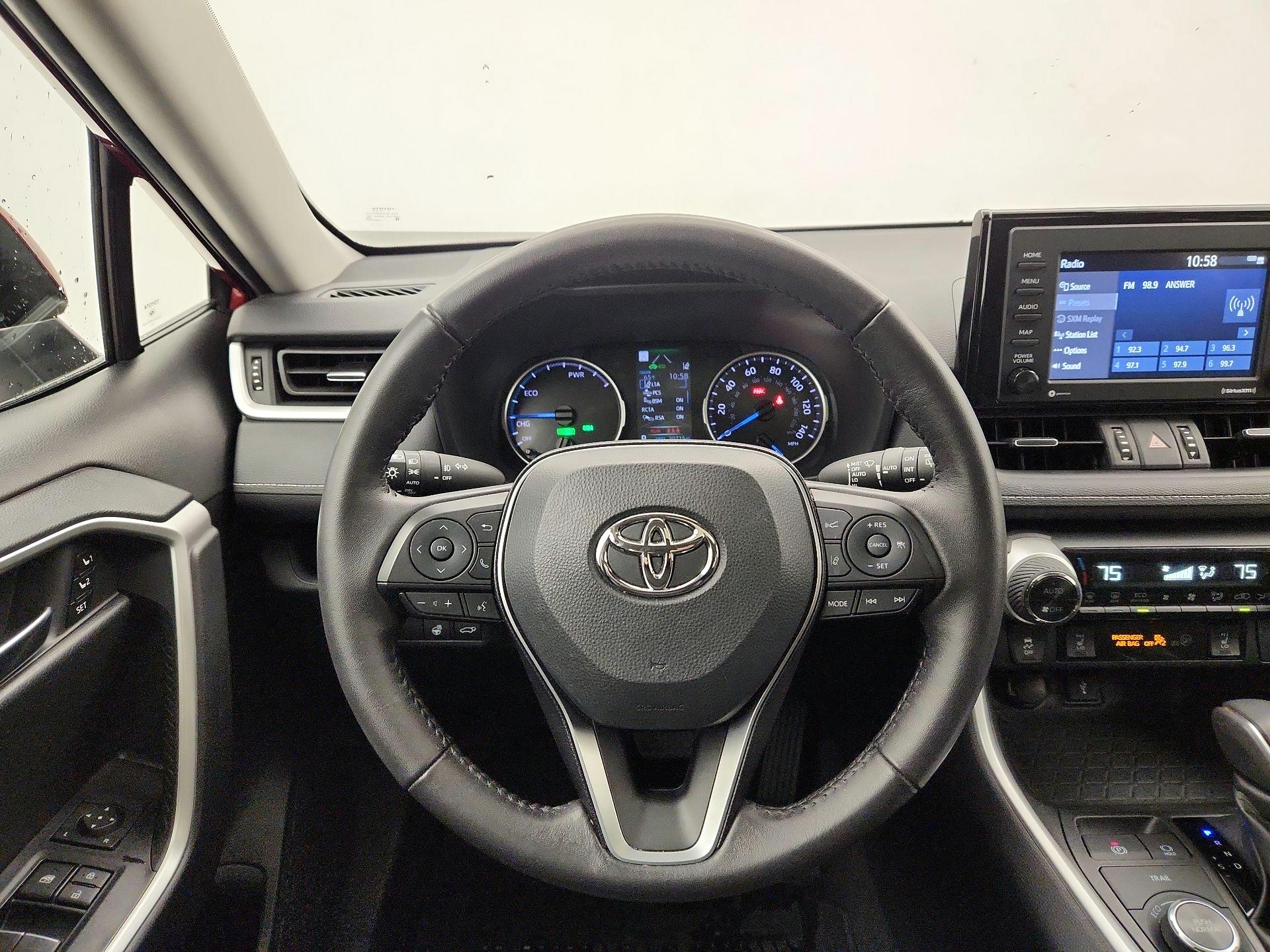 Thumbnail: 2022 Toyota RAV4 - 10