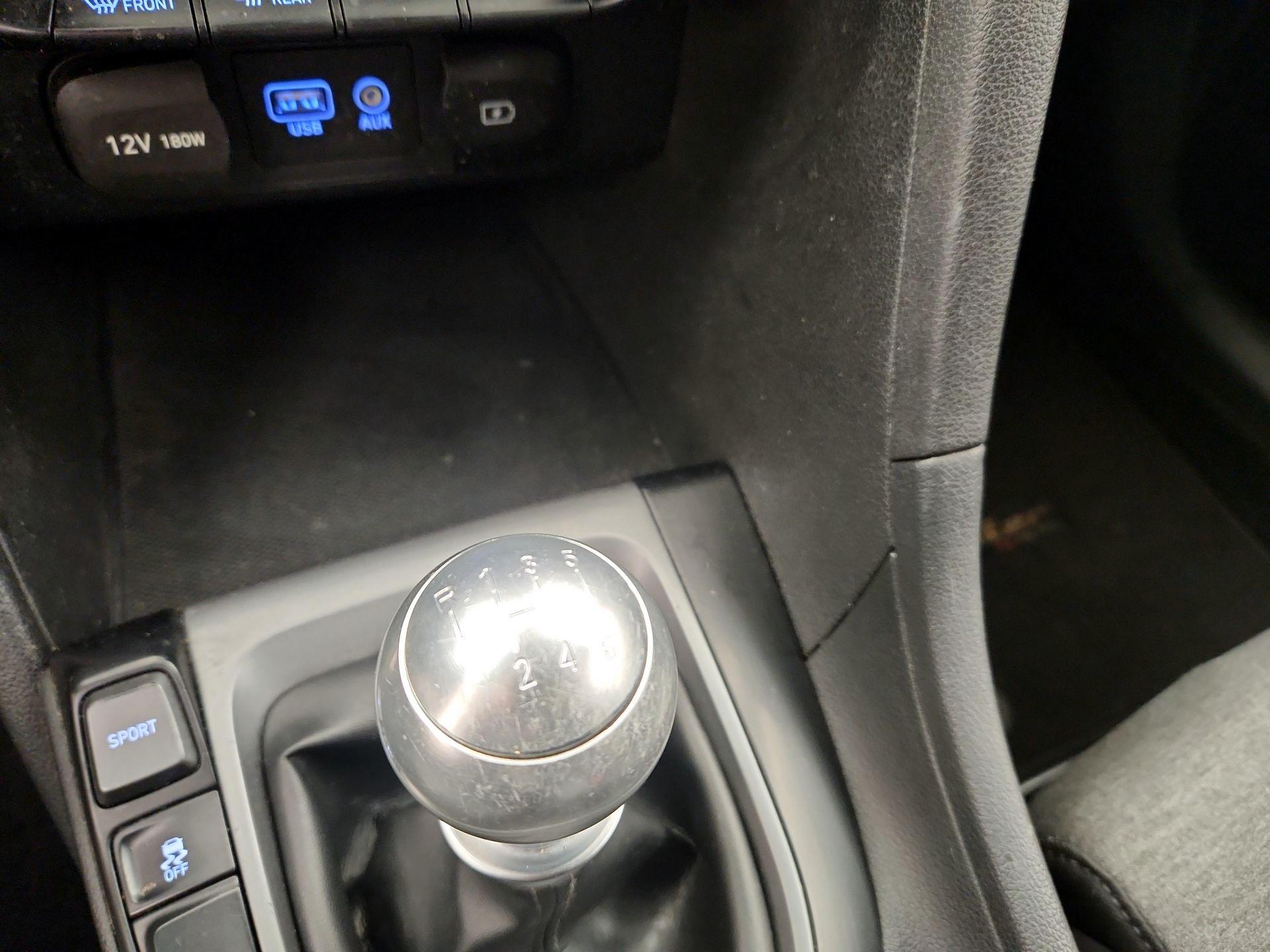 Thumbnail: 2019 Hyundai Veloster - 17