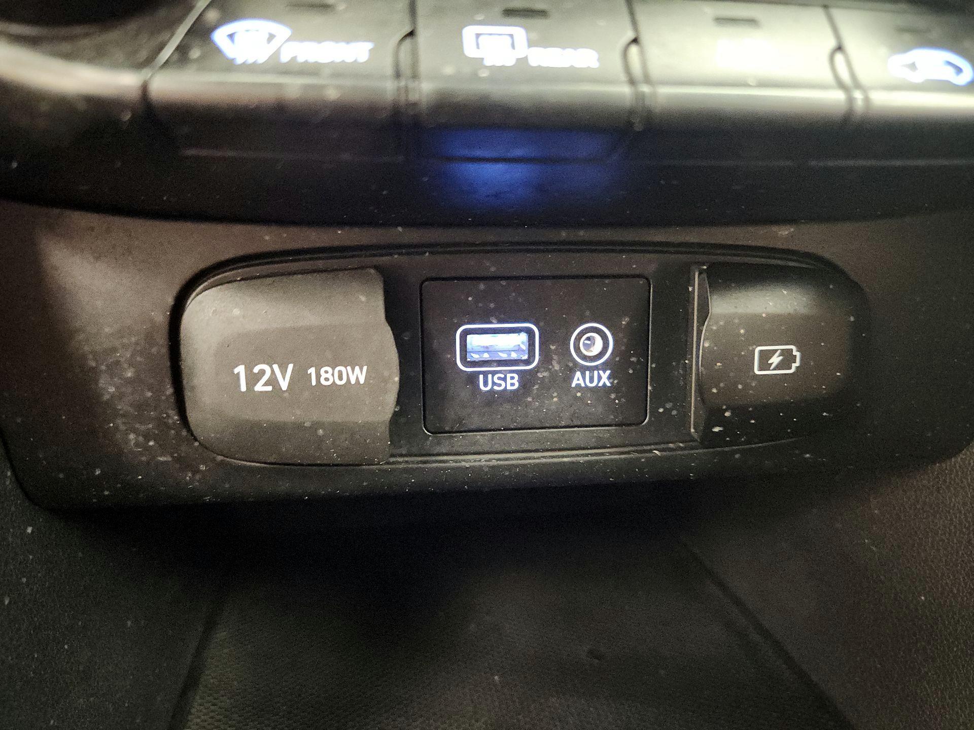 Thumbnail: 2019 Hyundai Veloster - 18