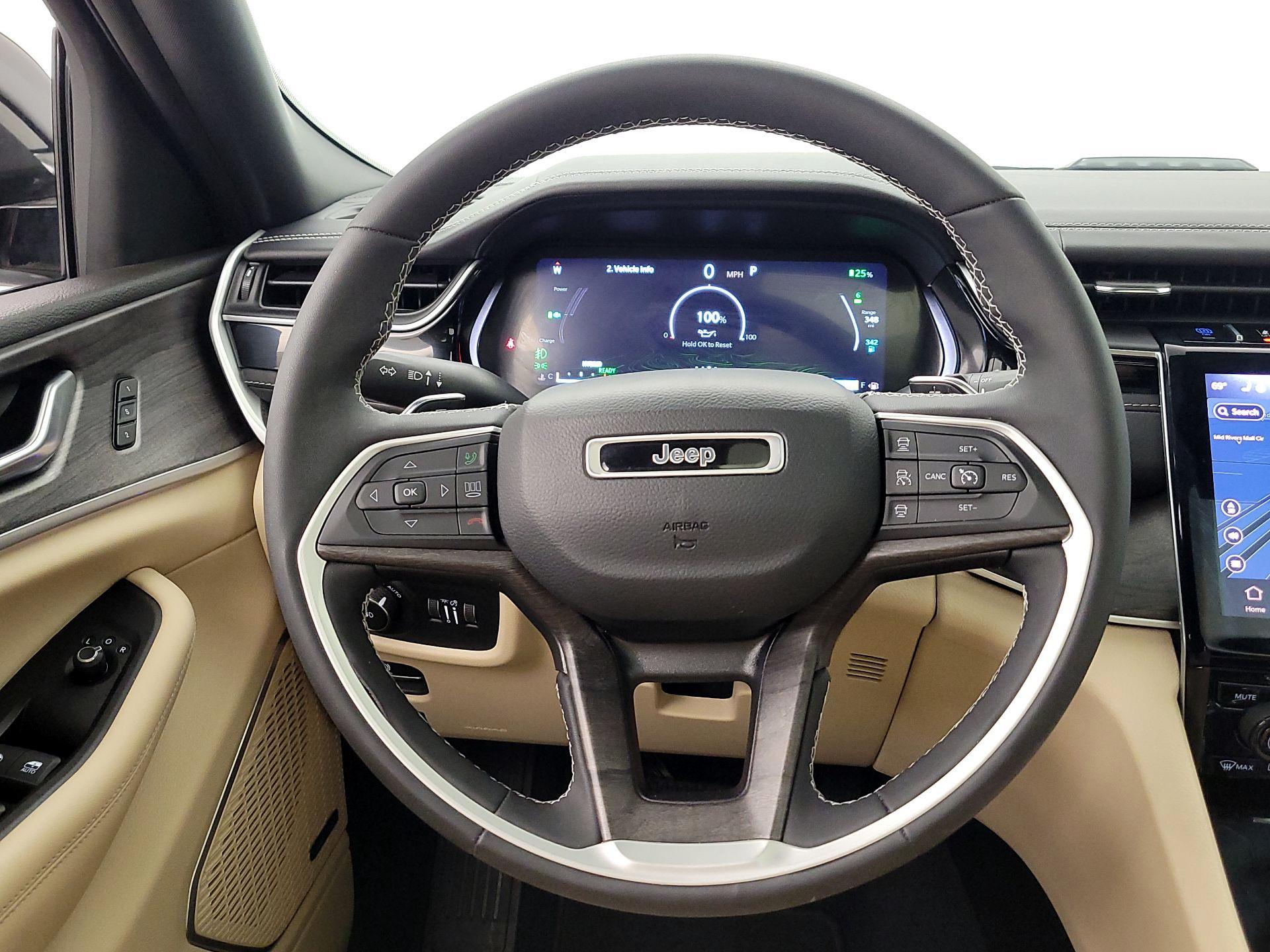 Thumbnail: 2022 Jeep Grand Cherokee - 10