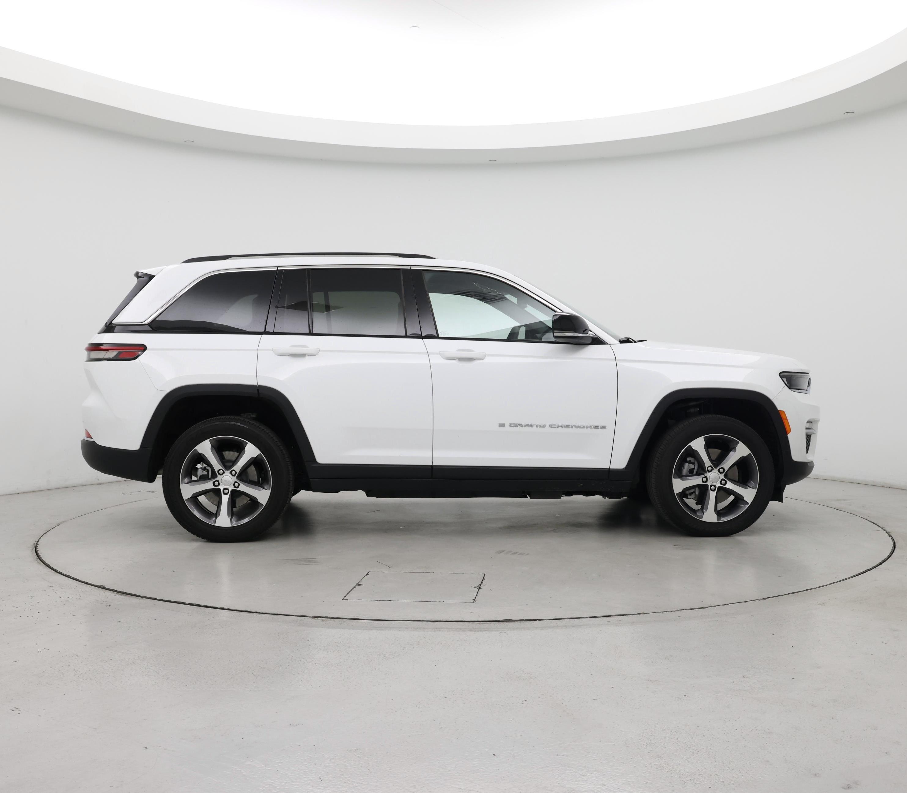 Thumbnail: 2022 Jeep Grand Cherokee - 7