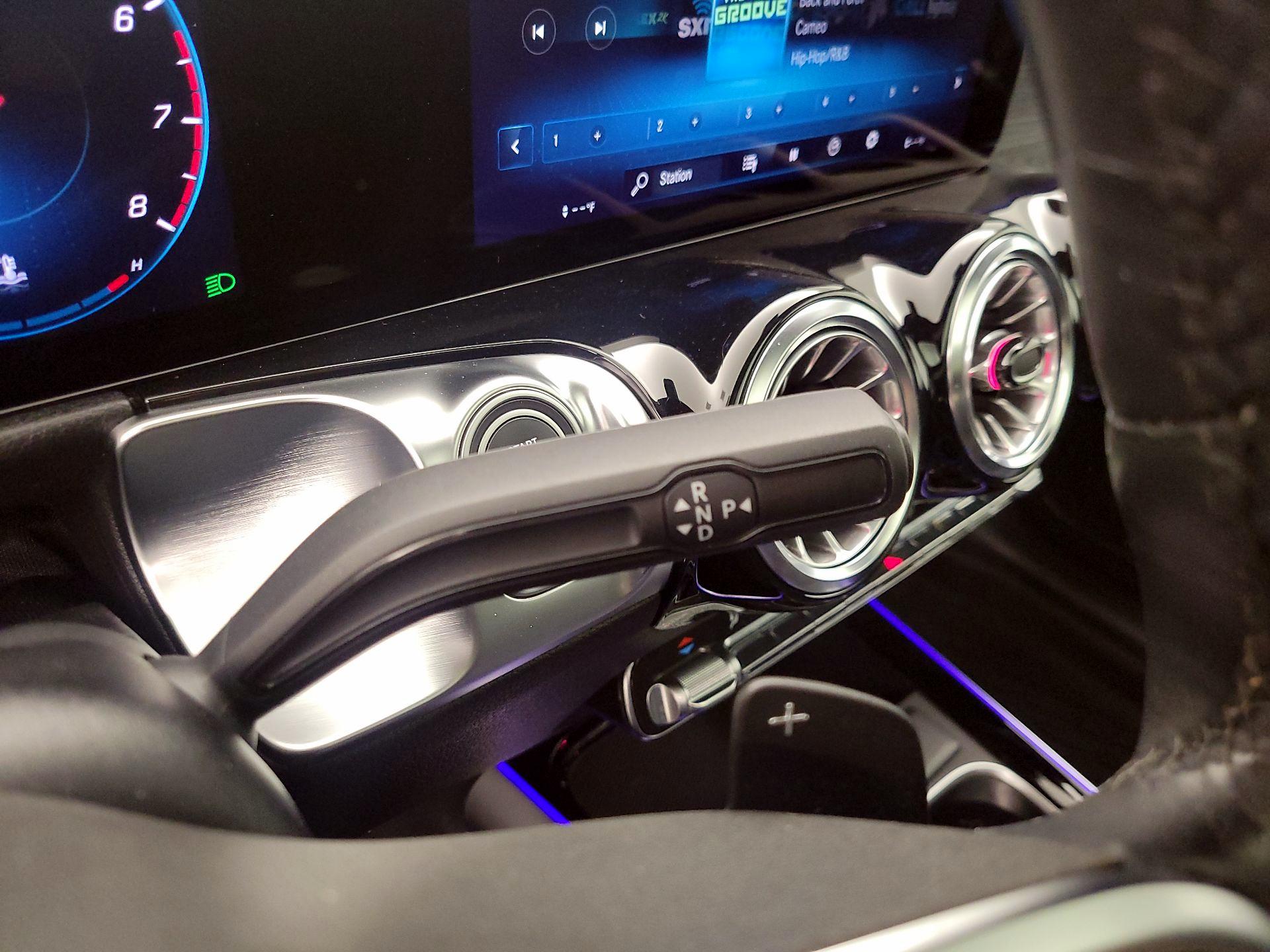 Thumbnail: 2023 Mercedes-Benz GLB - 17