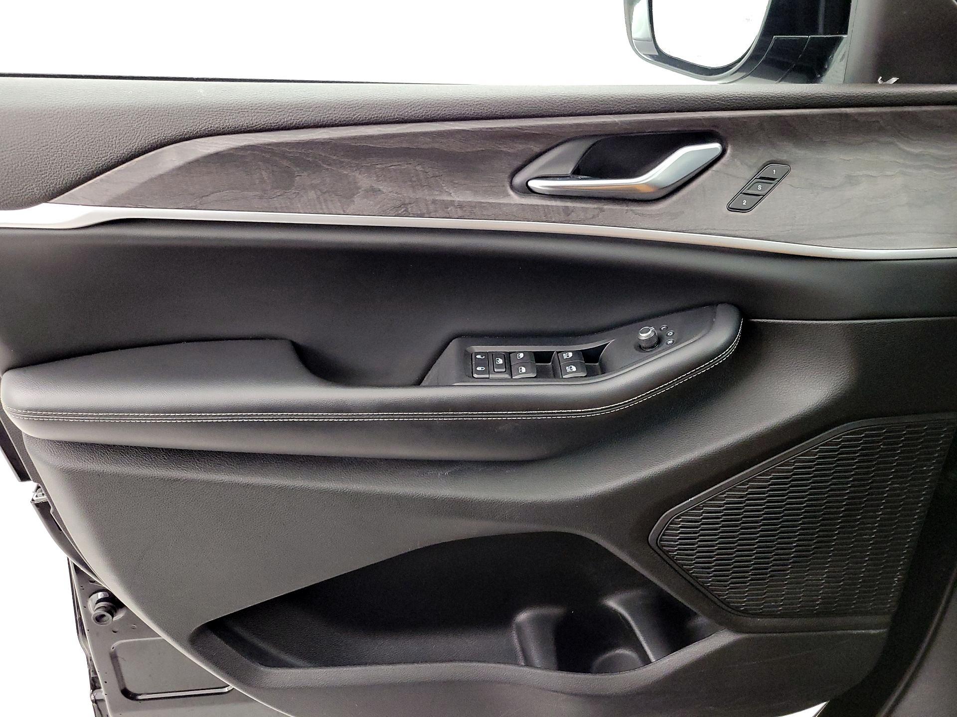 Thumbnail: 2023 Jeep Grand Cherokee - 12