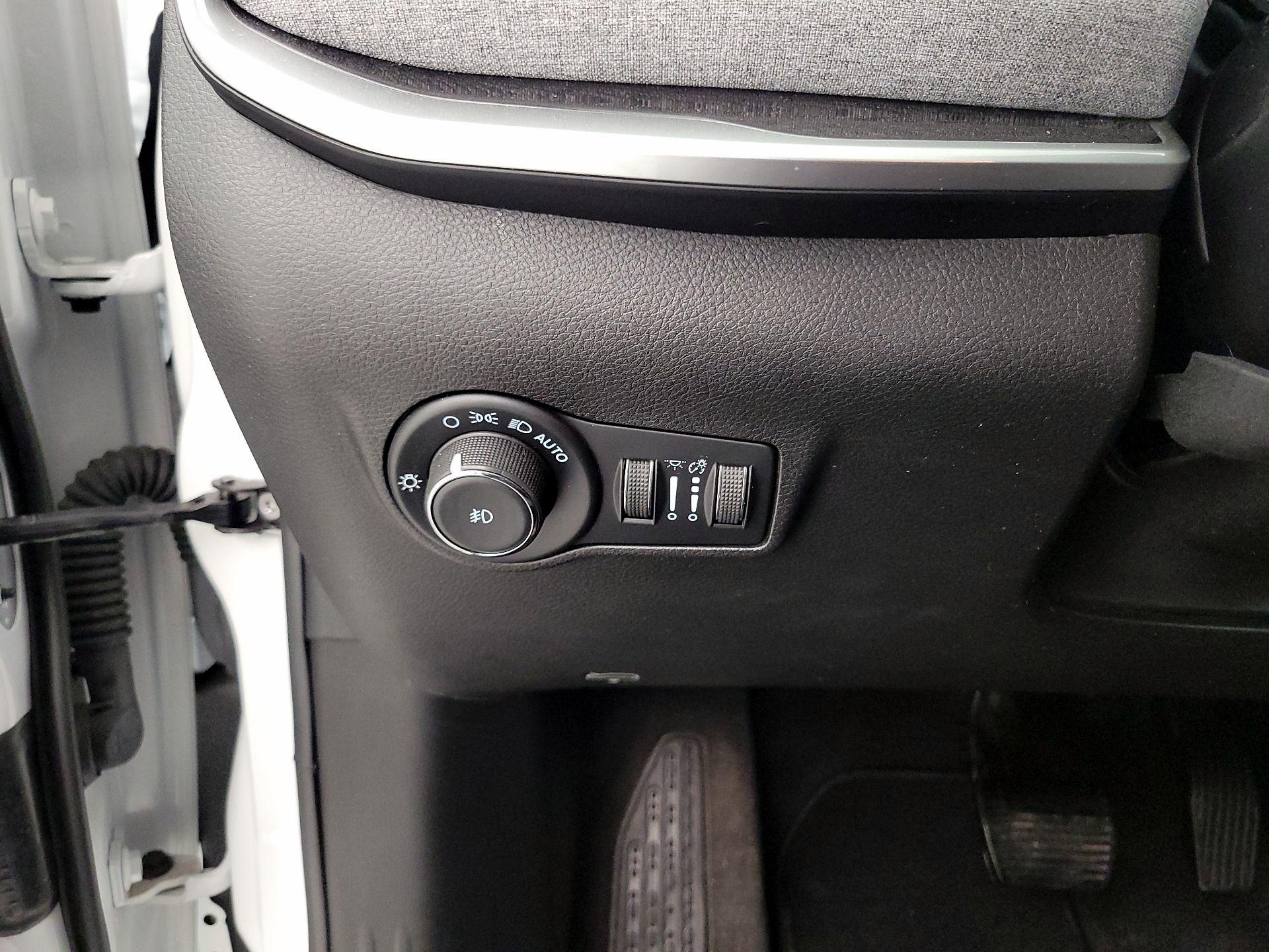 Thumbnail: 2022 Jeep Compass - 13