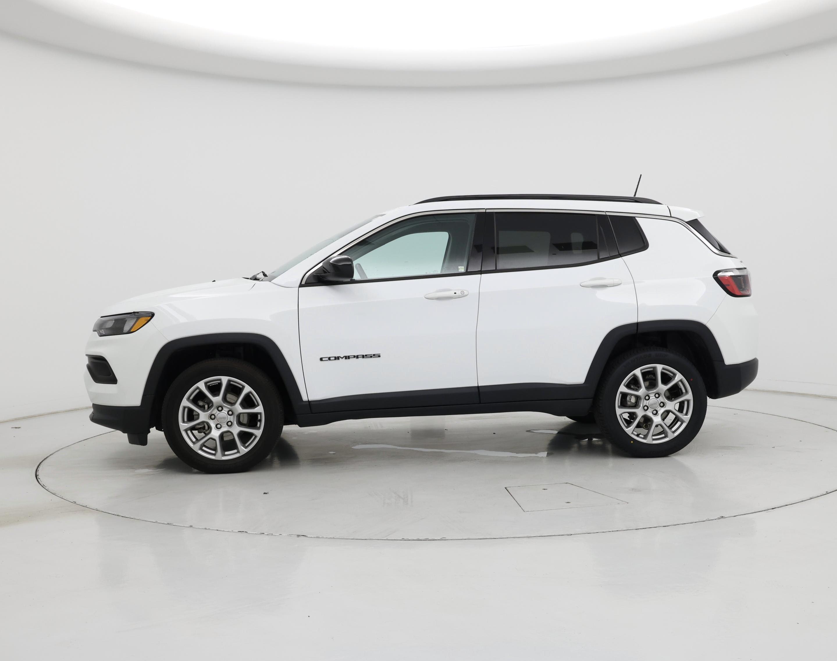Thumbnail: 2022 Jeep Compass - 3