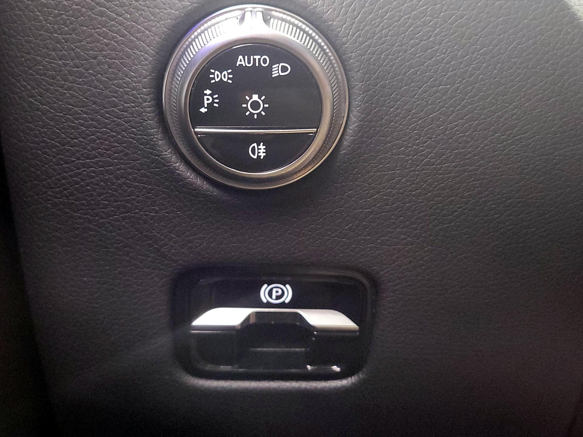 Thumbnail: 2023 Mercedes-Benz GLC - 13