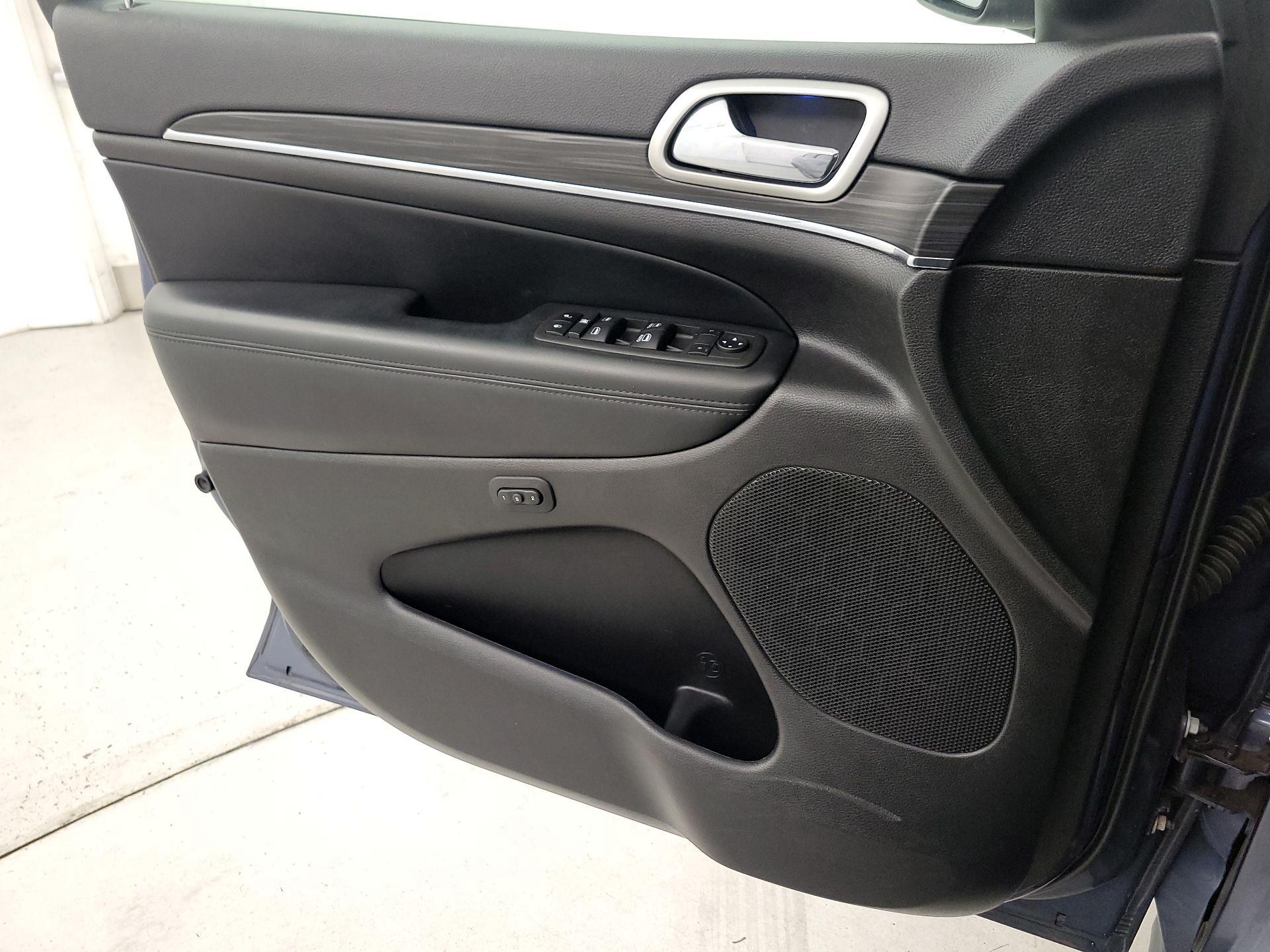 Thumbnail: 2021 Jeep Grand Cherokee - 12