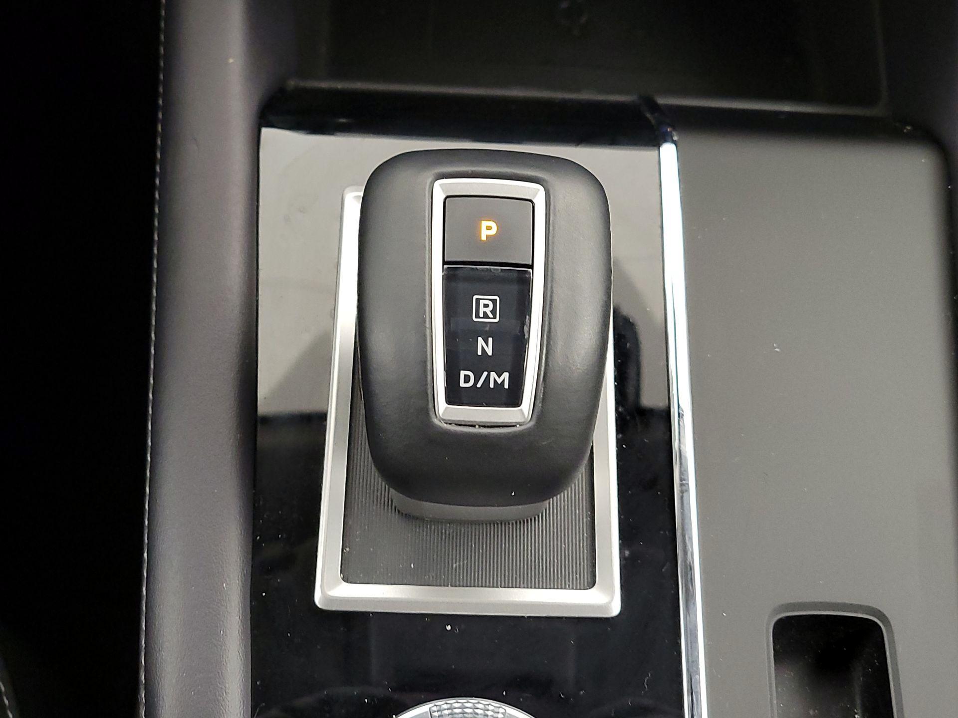 Thumbnail: 2024 Mitsubishi Outlander - 18