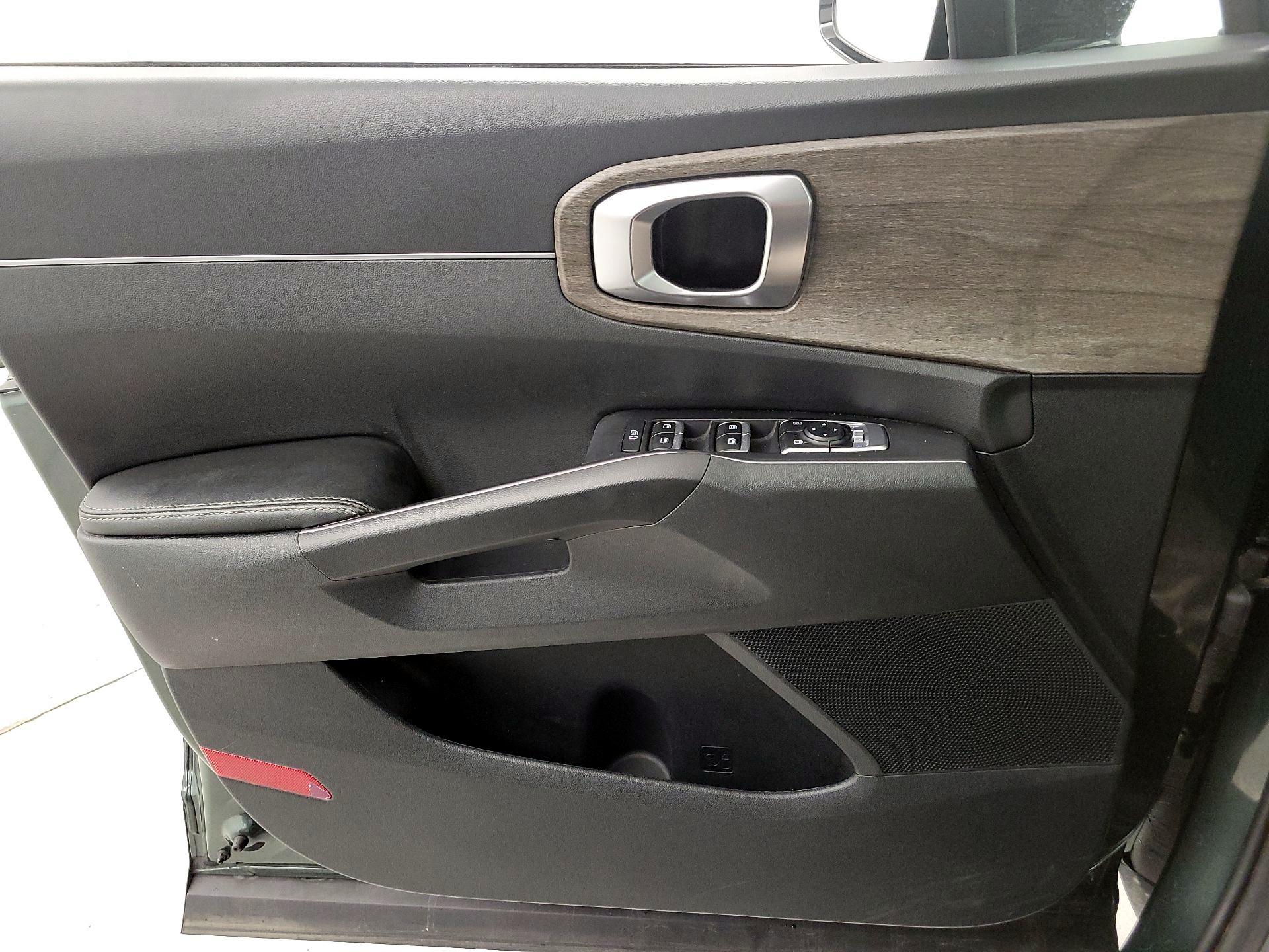 Thumbnail: 2022 Kia Sorento - 12