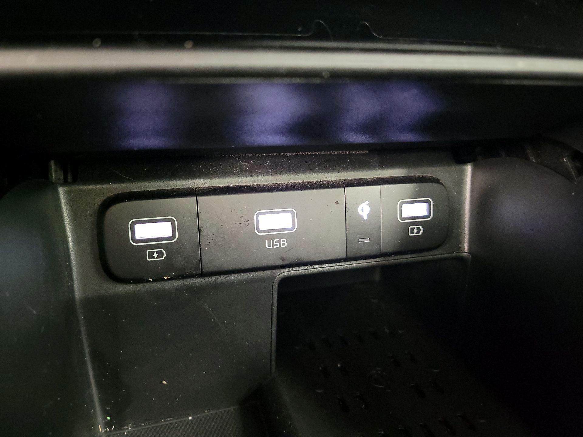 Thumbnail: 2022 Kia Sorento - 19