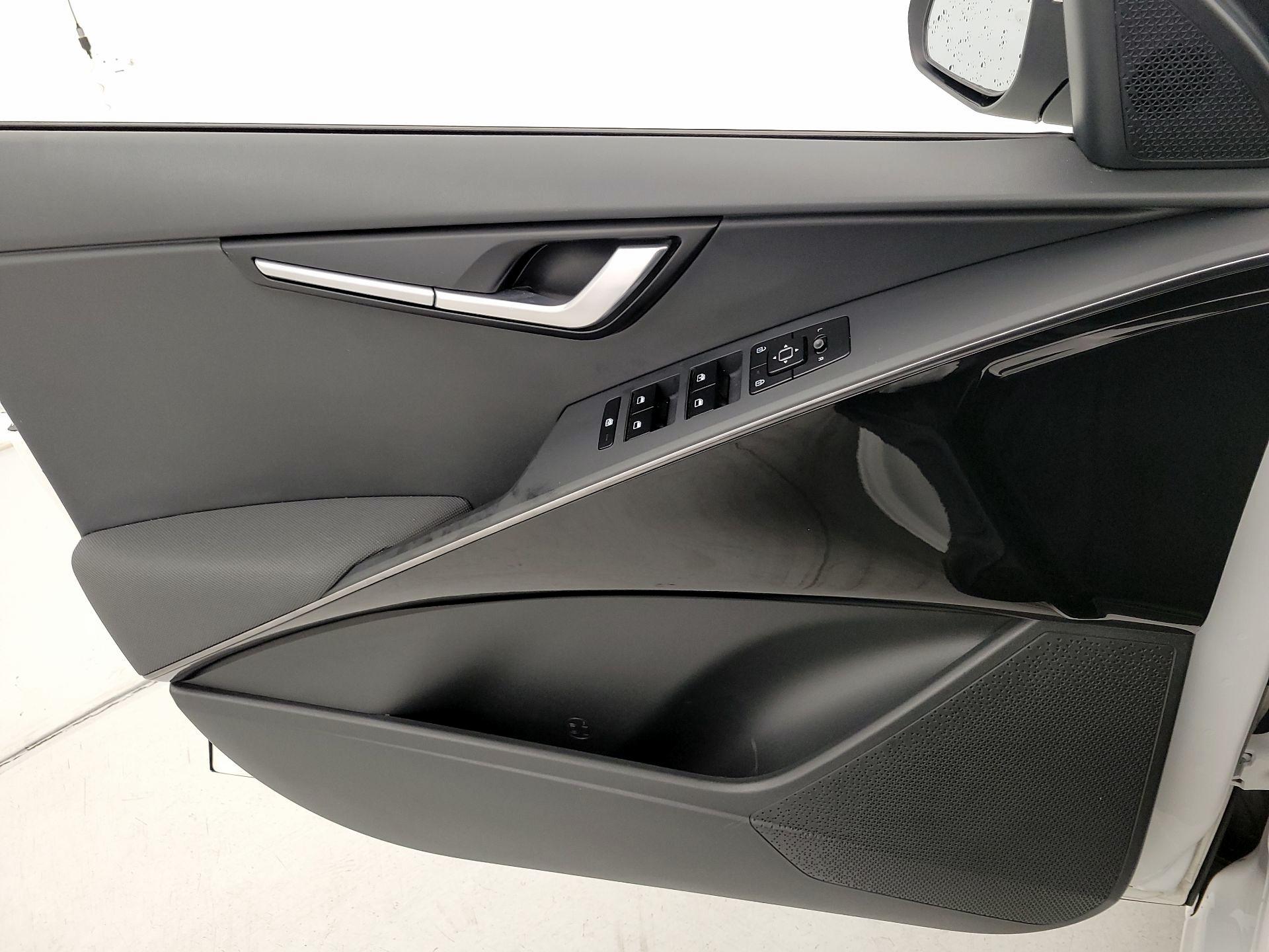 Thumbnail: 2023 Kia Niro - 12