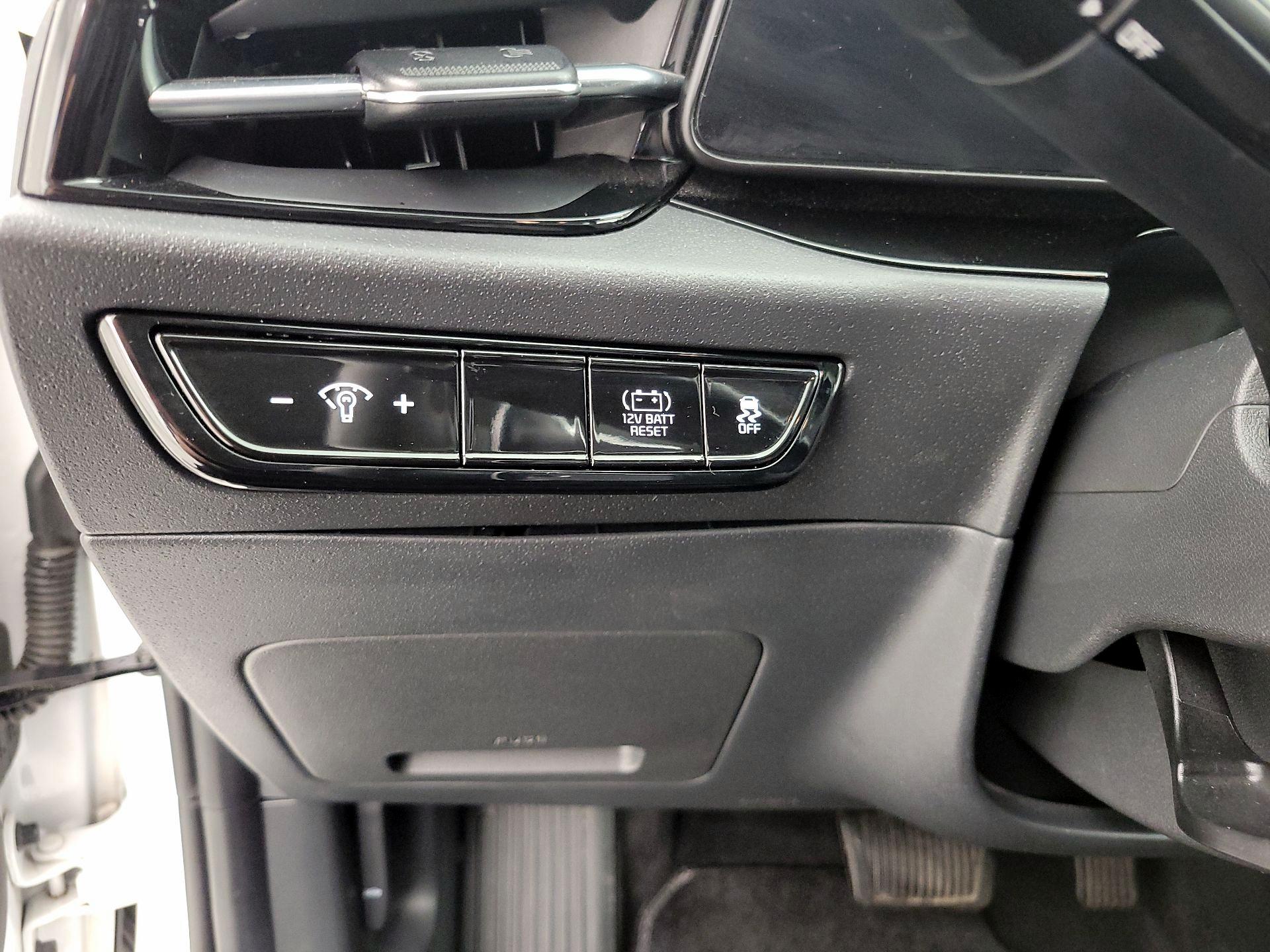 Thumbnail: 2023 Kia Niro - 13