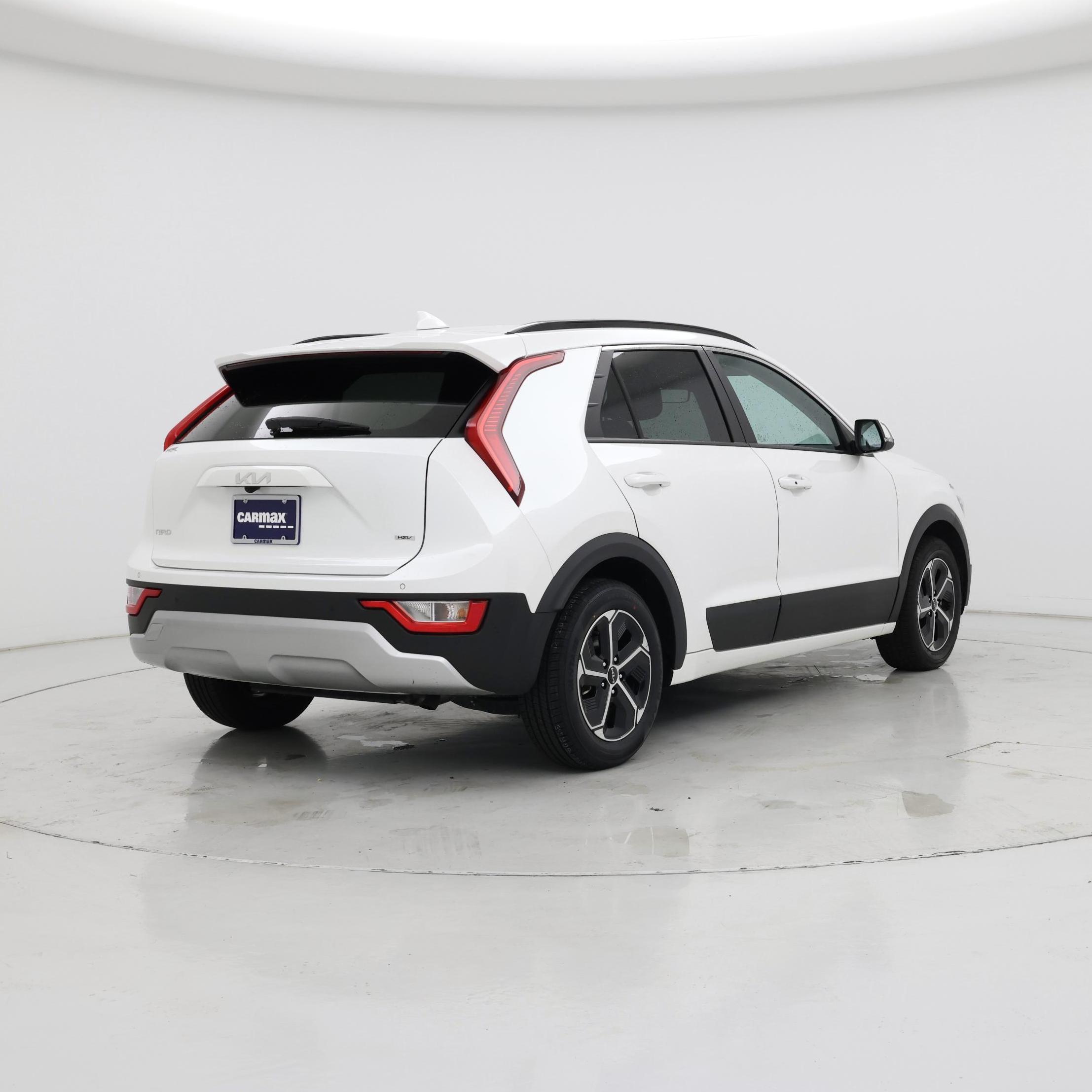 Thumbnail: 2023 Kia Niro - 8