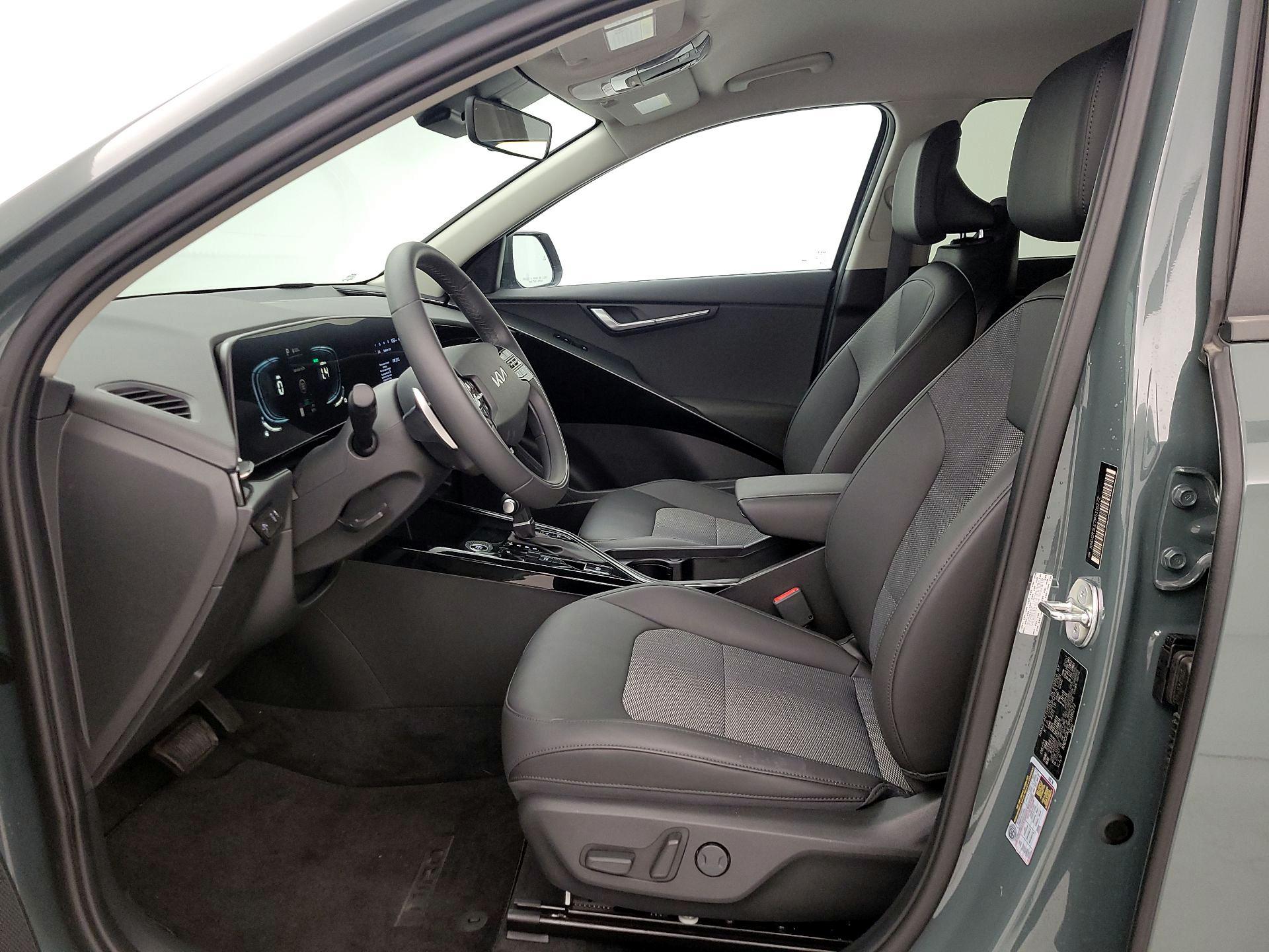 Thumbnail: 2023 Kia Niro - 11