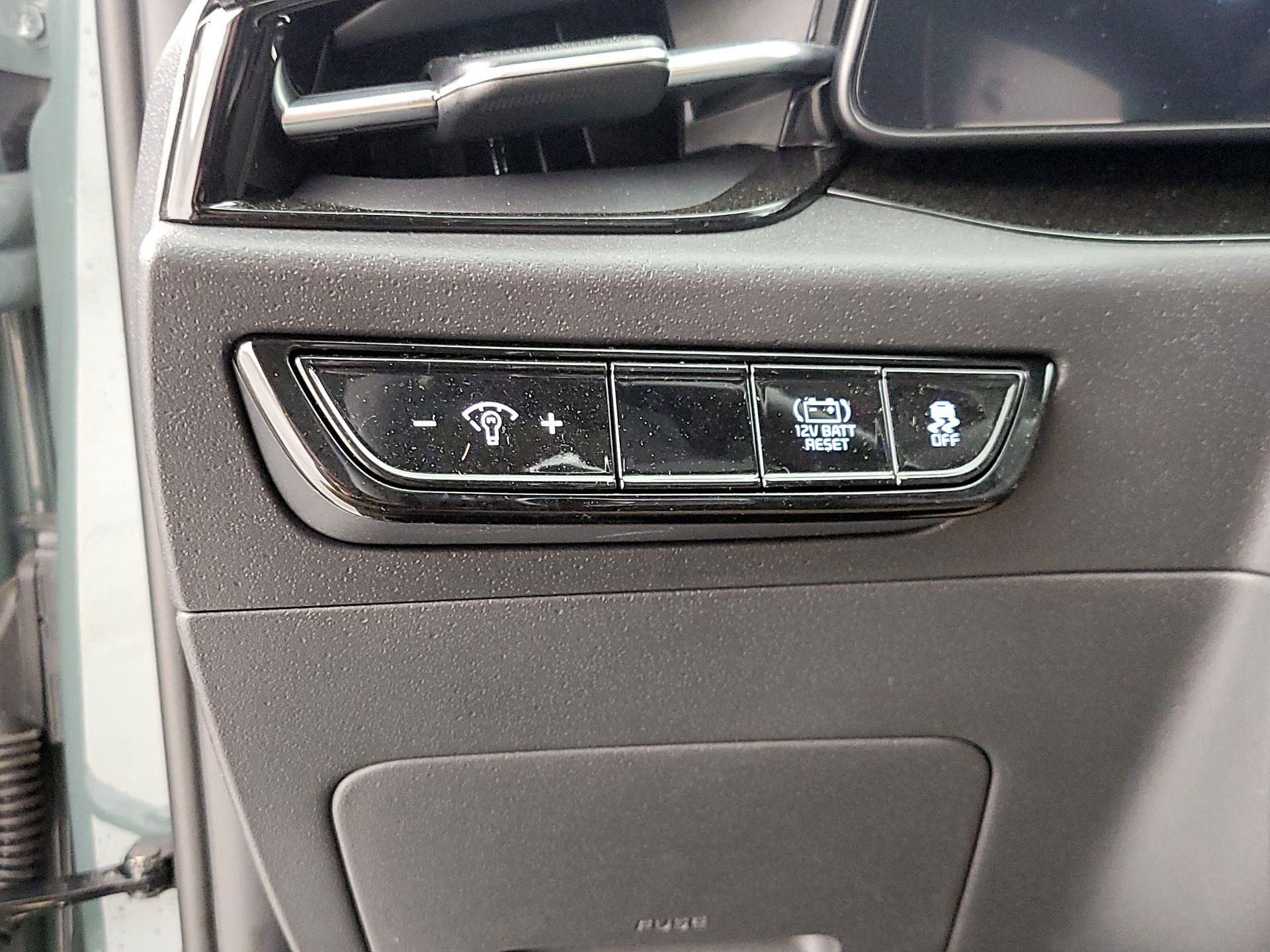 Thumbnail: 2023 Kia Niro - 13