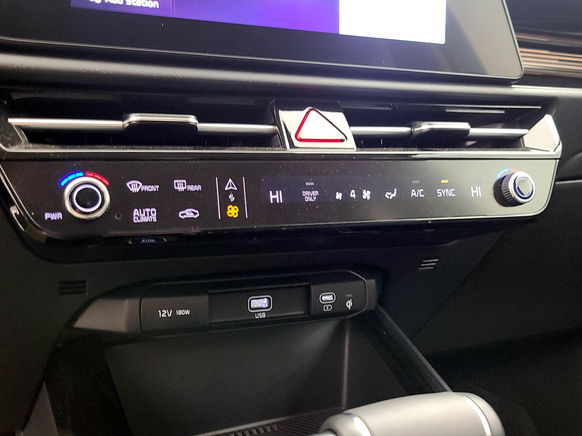 Thumbnail: 2023 Kia Niro - 17