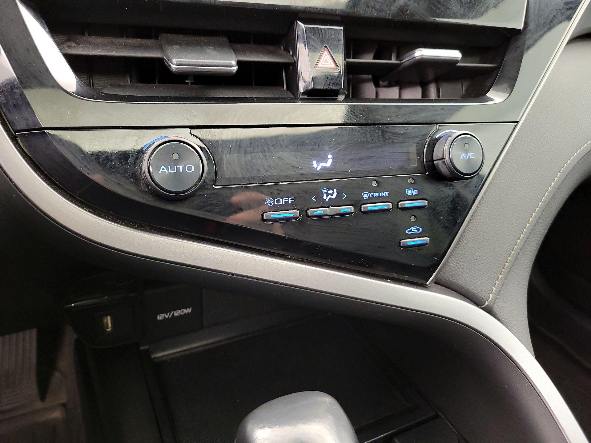 Thumbnail: 2021 Toyota Camry - 16