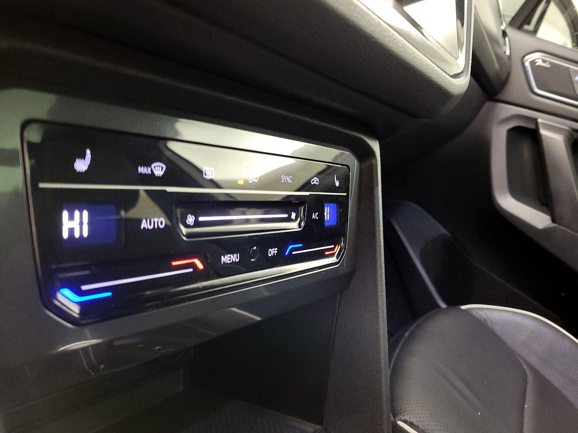 Thumbnail: 2022 Volkswagen Tiguan - 17