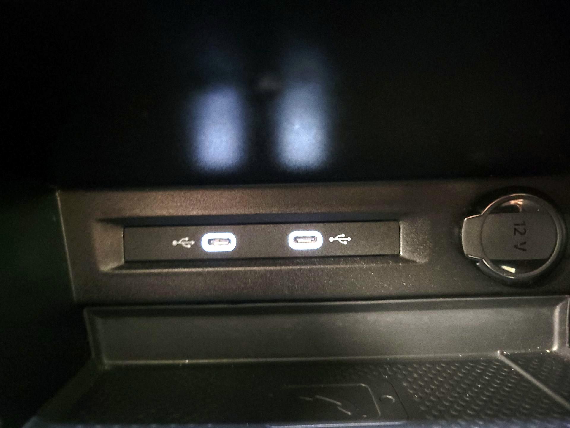 Thumbnail: 2022 Volkswagen Tiguan - 19