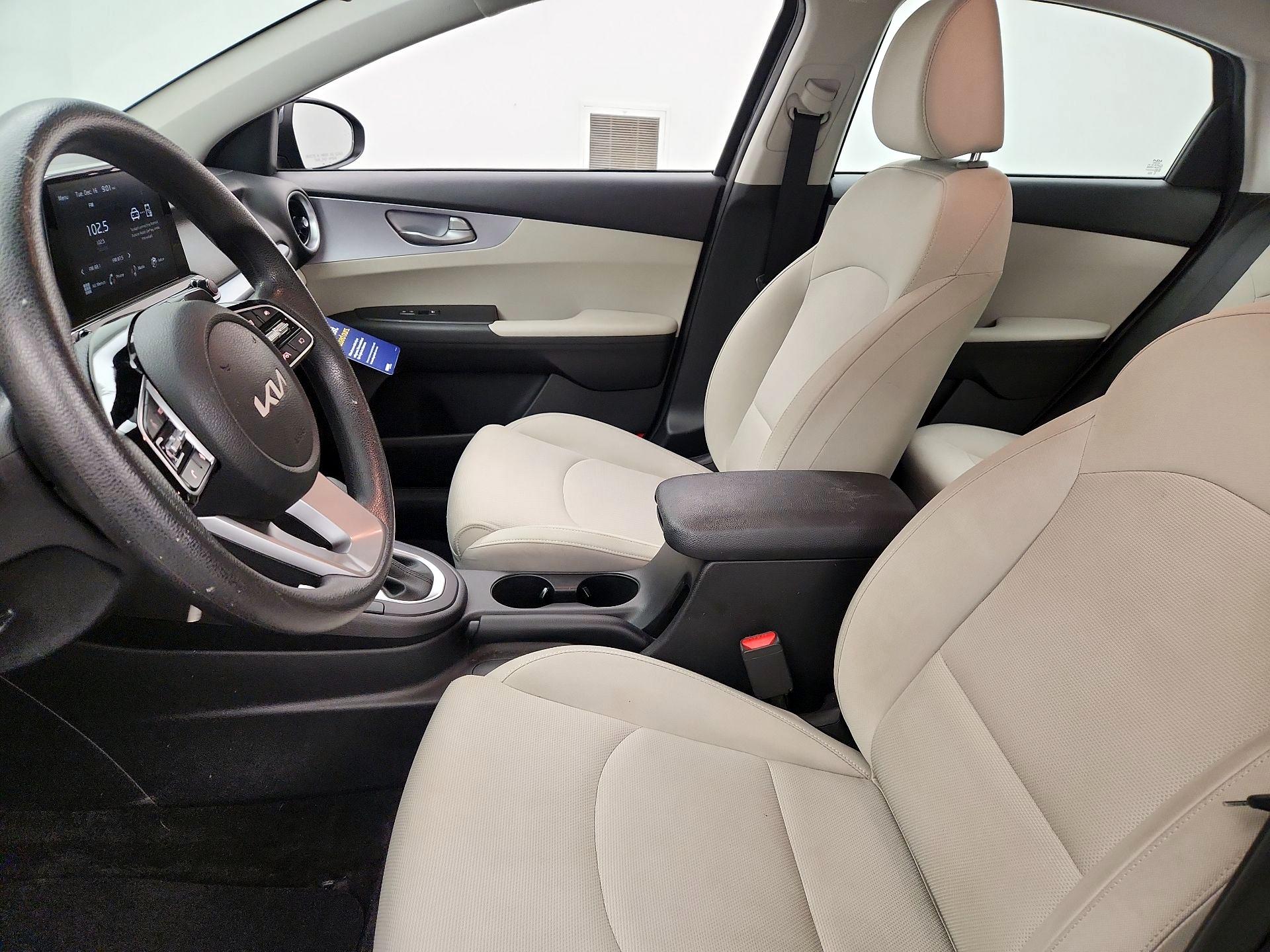 Thumbnail: 2022 Kia Forte - 11