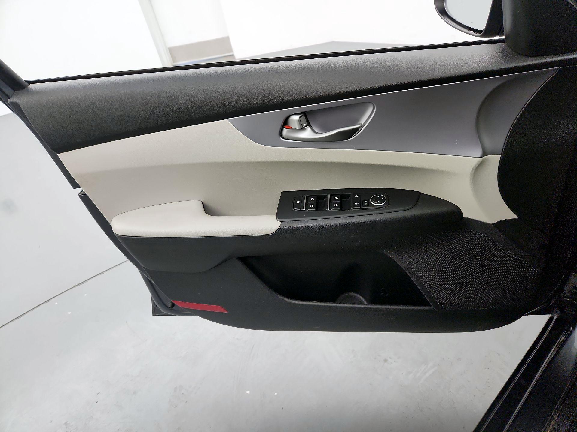 Thumbnail: 2022 Kia Forte - 12