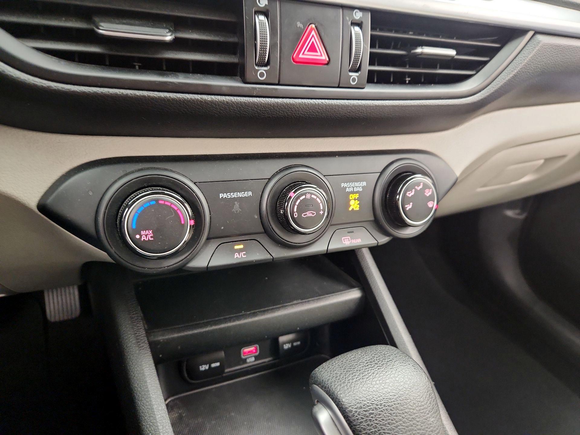 Thumbnail: 2022 Kia Forte - 16