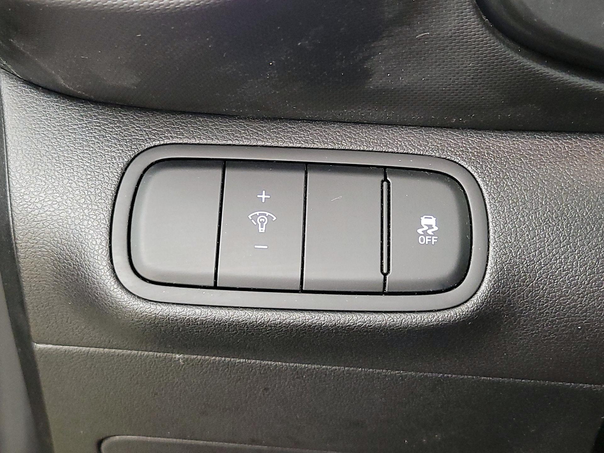 Thumbnail: 2023 Hyundai Venue - 13