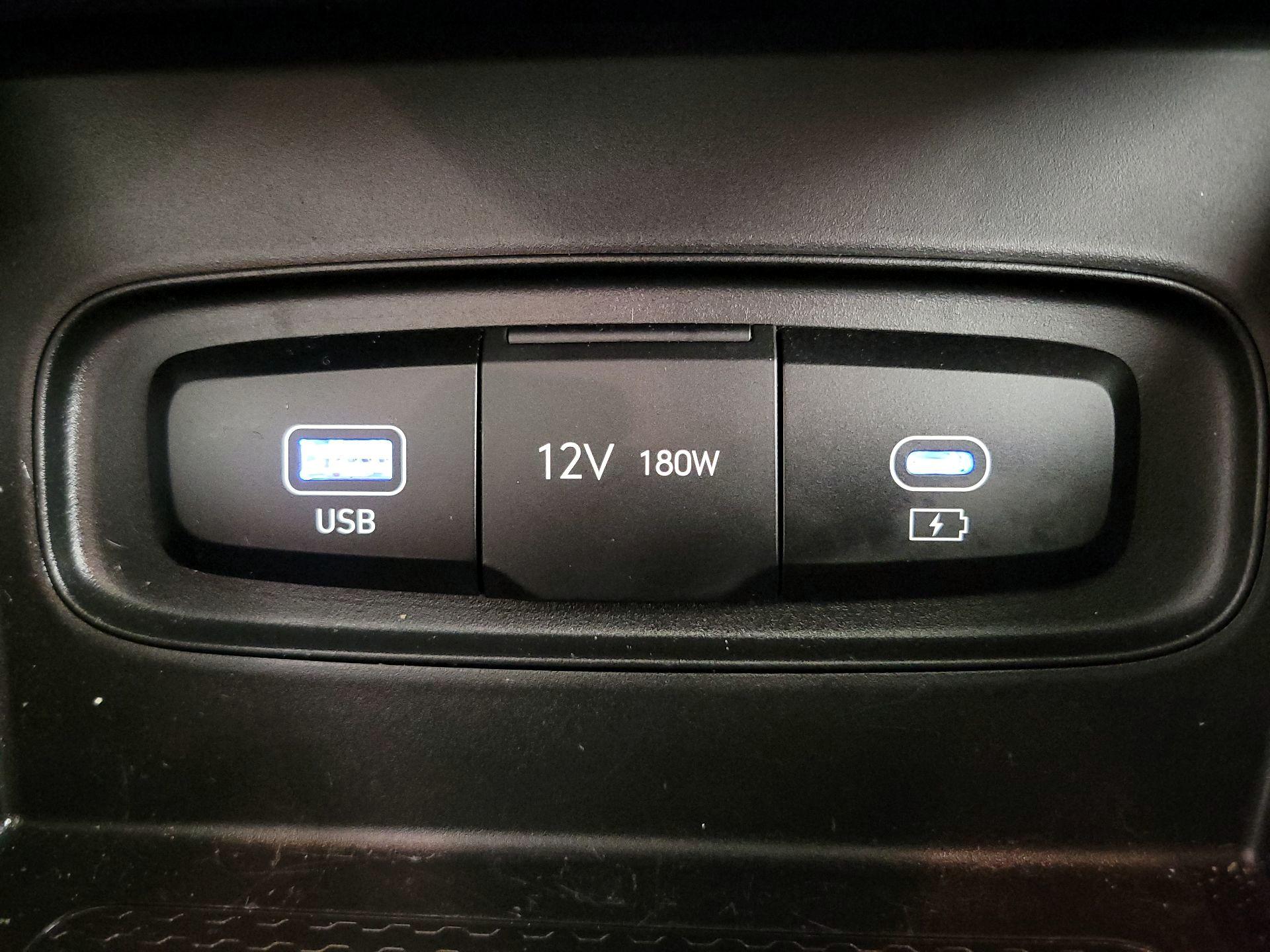 Thumbnail: 2023 Hyundai Venue - 18