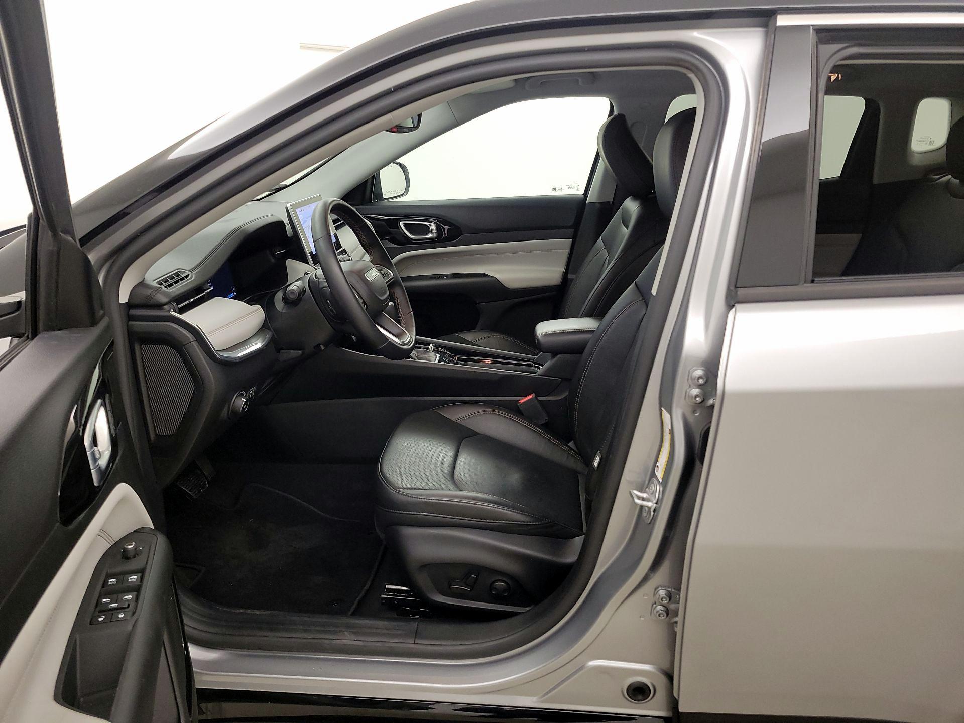 Thumbnail: 2022 Jeep Compass - 11