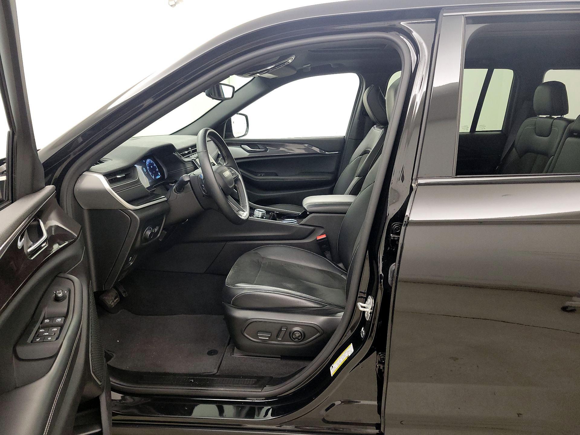 Thumbnail: 2022 Jeep Grand Cherokee - 11