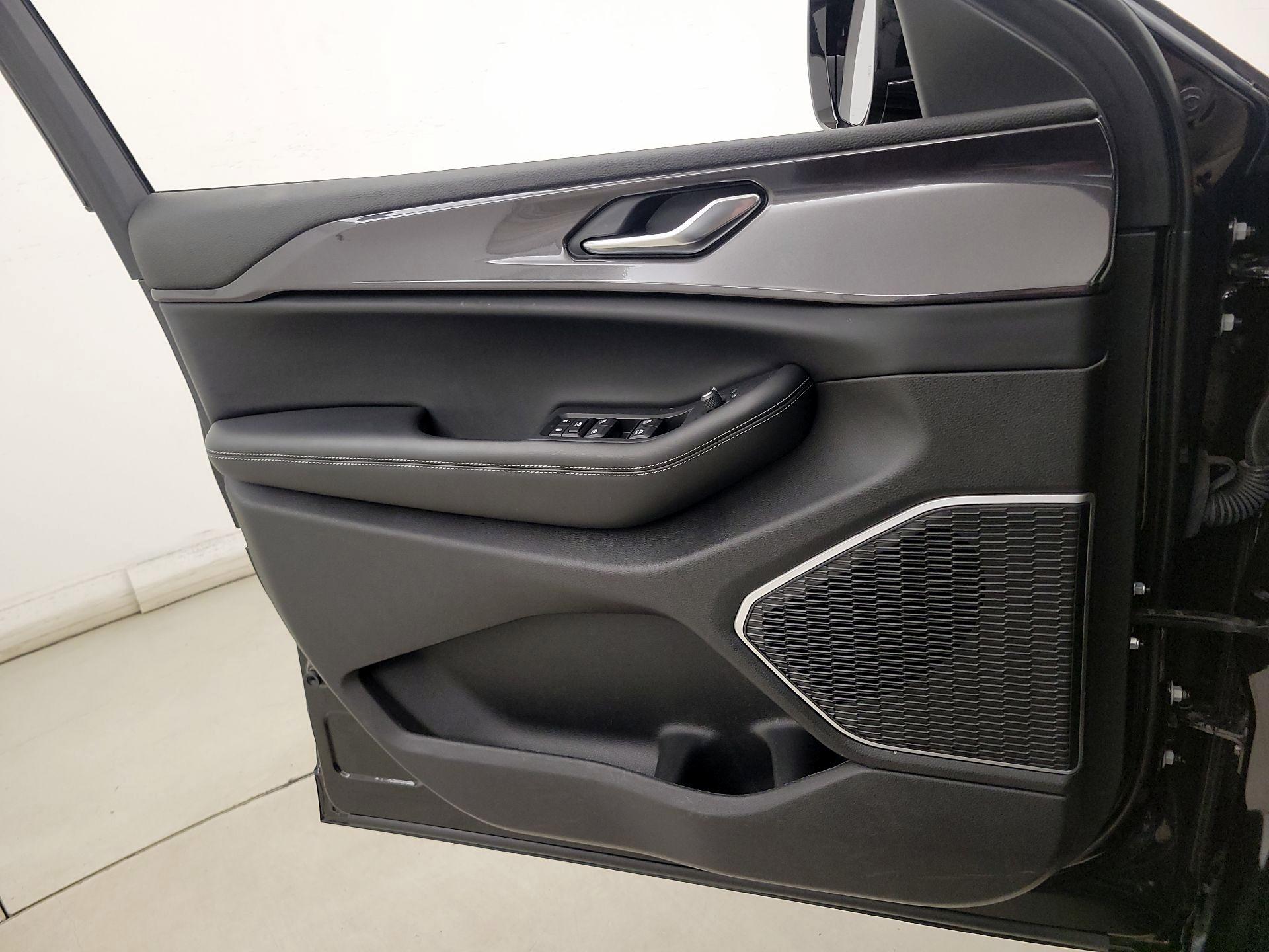 Thumbnail: 2022 Jeep Grand Cherokee - 12