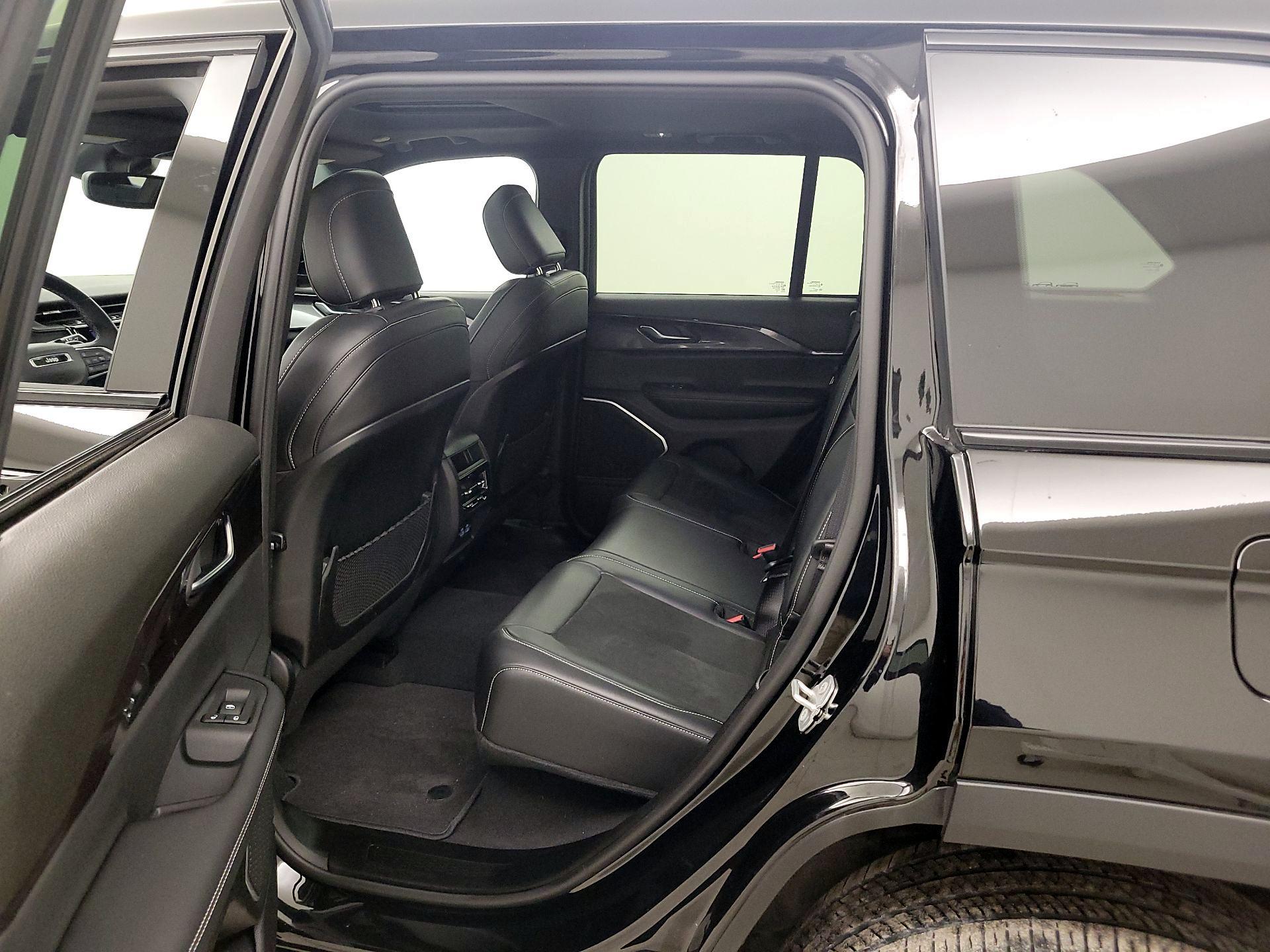 Thumbnail: 2022 Jeep Grand Cherokee - 20