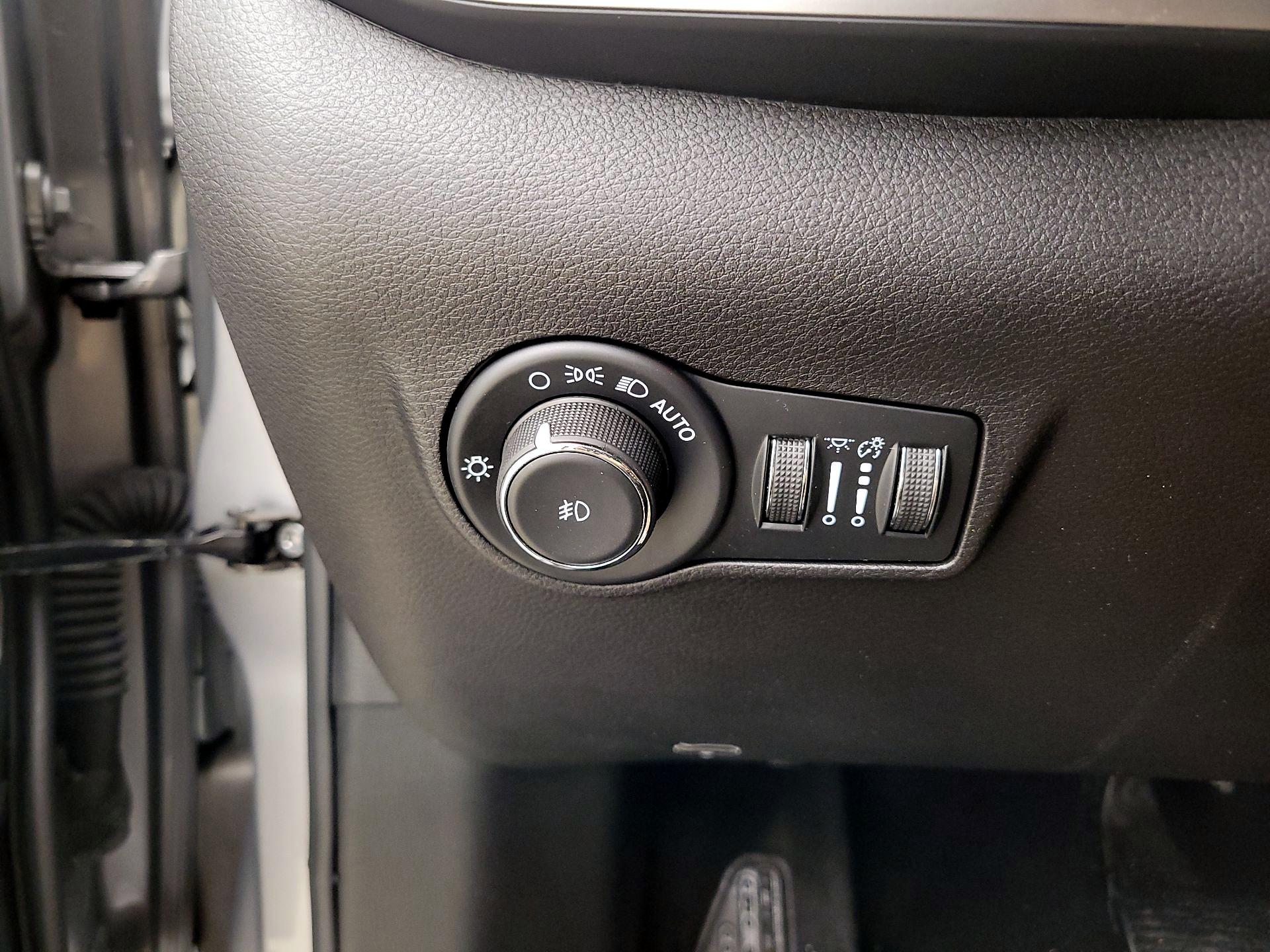 Thumbnail: 2023 Jeep Compass - 13