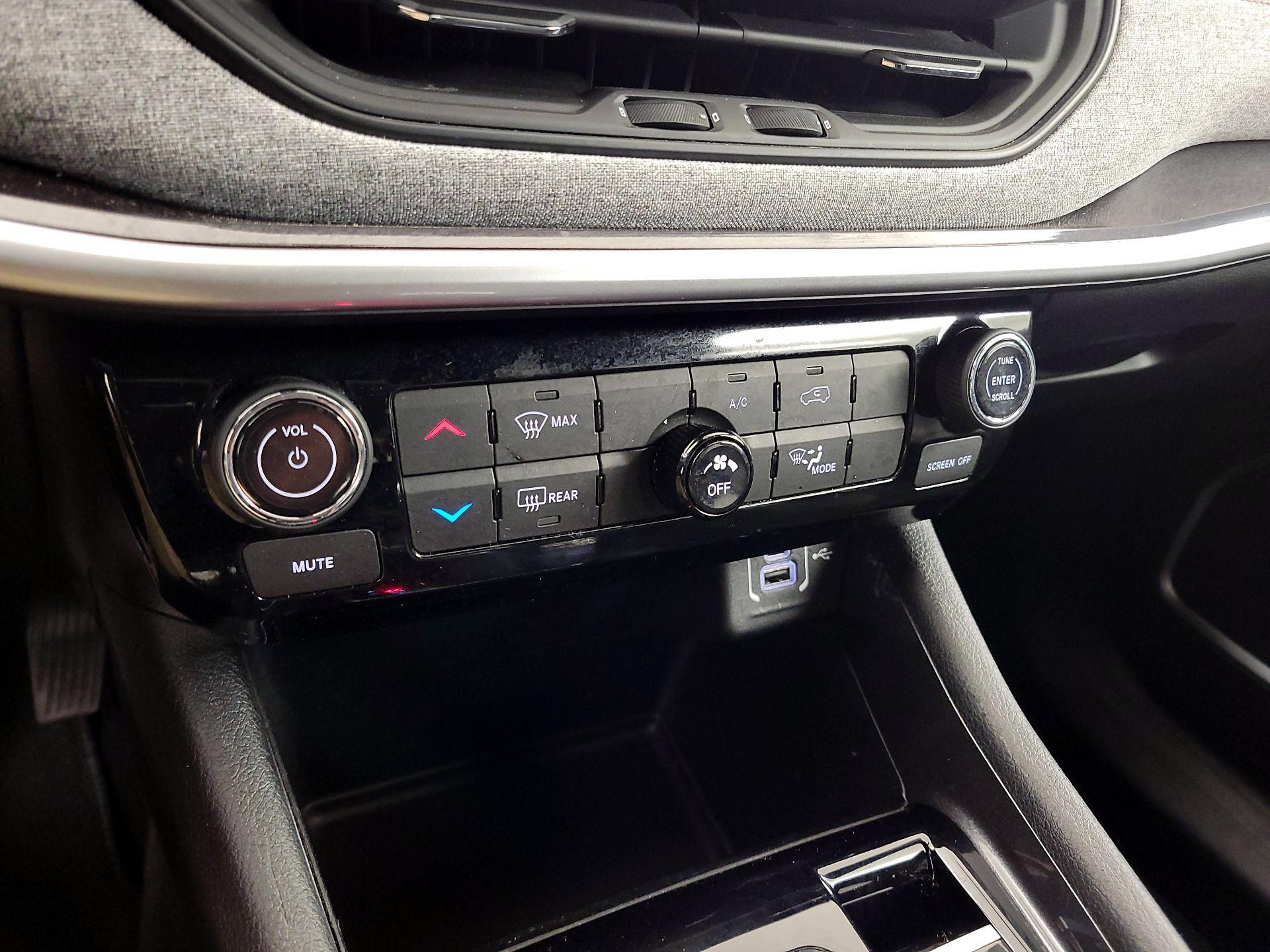 Thumbnail: 2023 Jeep Compass - 16