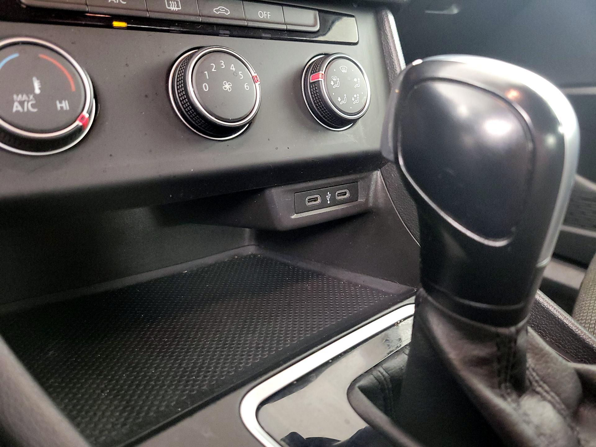 Thumbnail: 2020 Volkswagen Jetta - 18