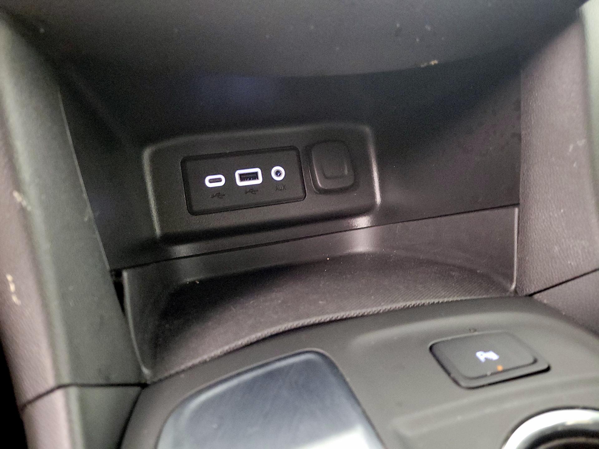 Thumbnail: 2022 Chevrolet Equinox - 18