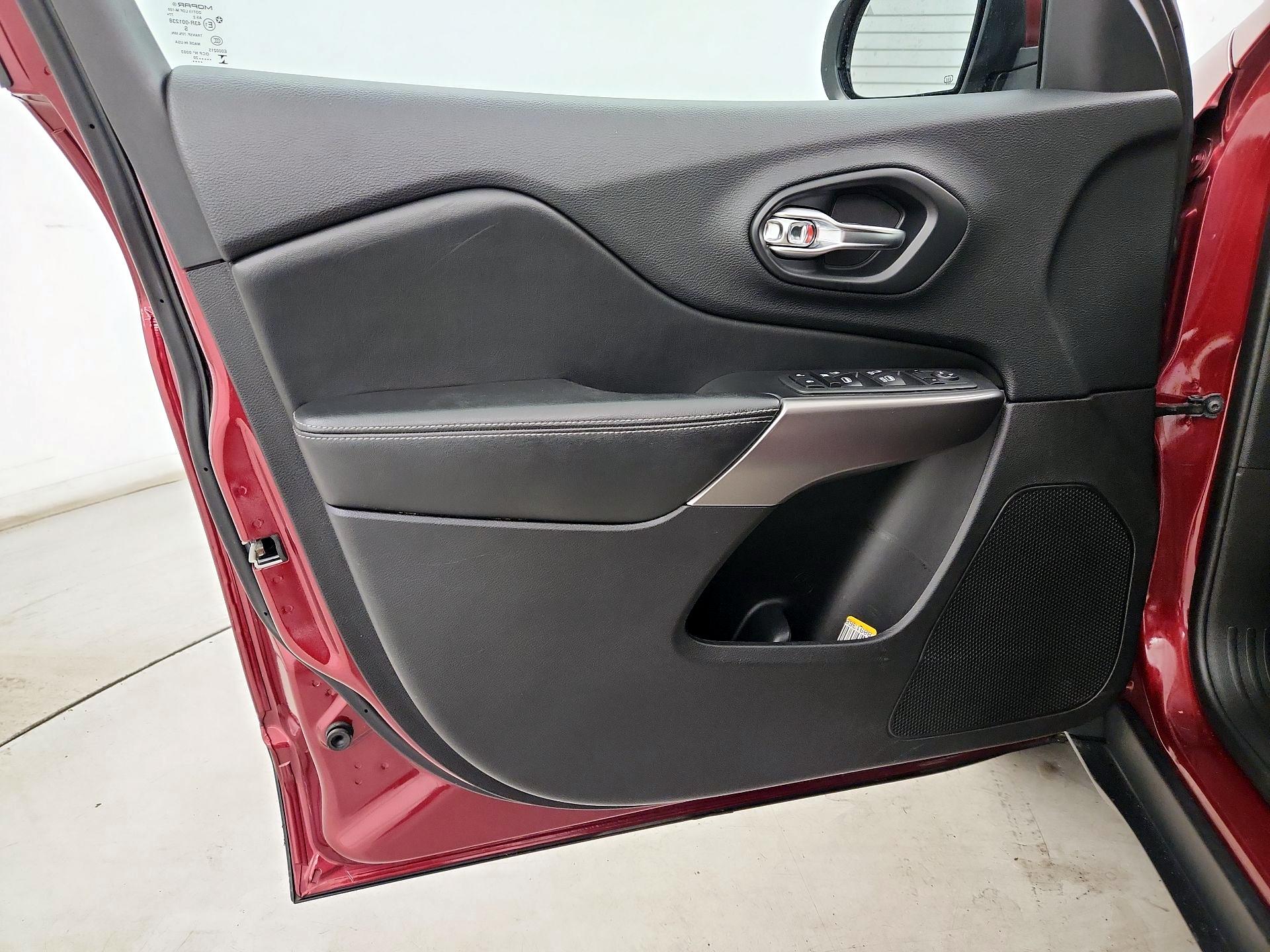 Thumbnail: 2020 Jeep Cherokee - 12