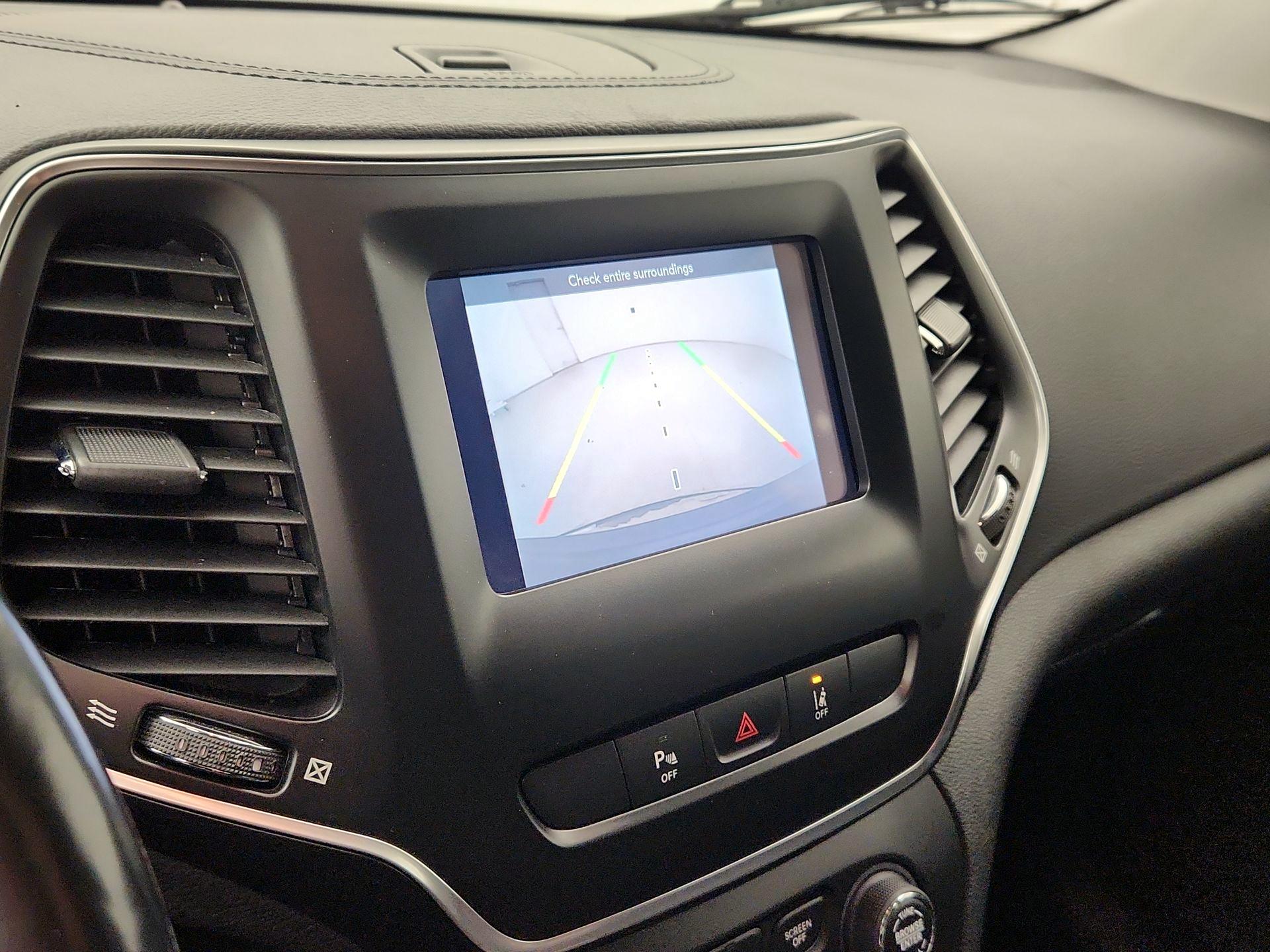 Thumbnail: 2020 Jeep Cherokee - 14