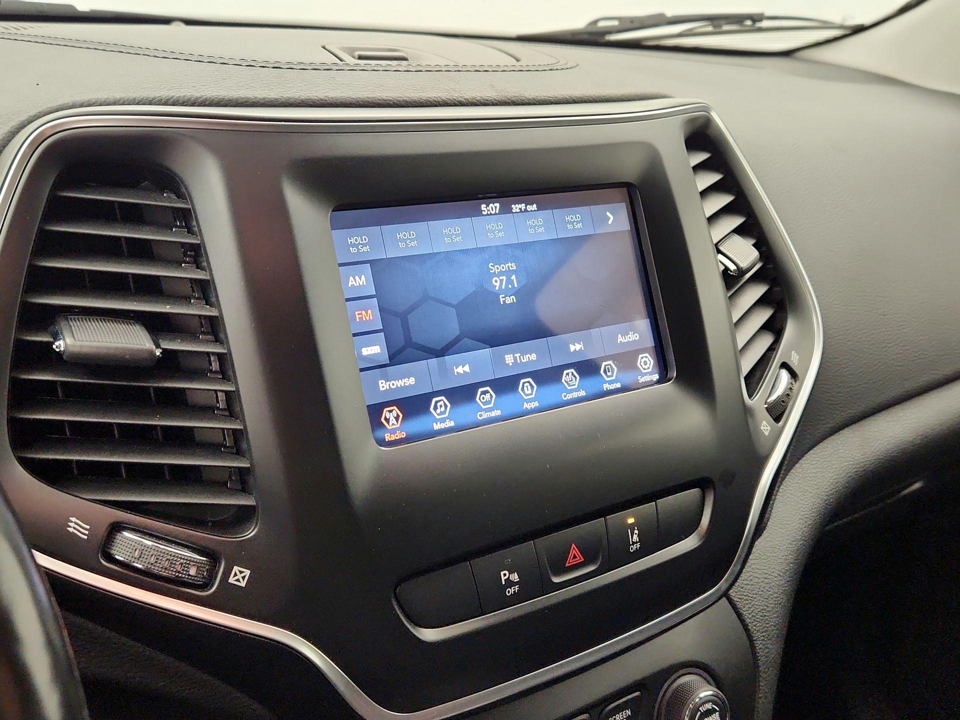 Thumbnail: 2020 Jeep Cherokee - 15