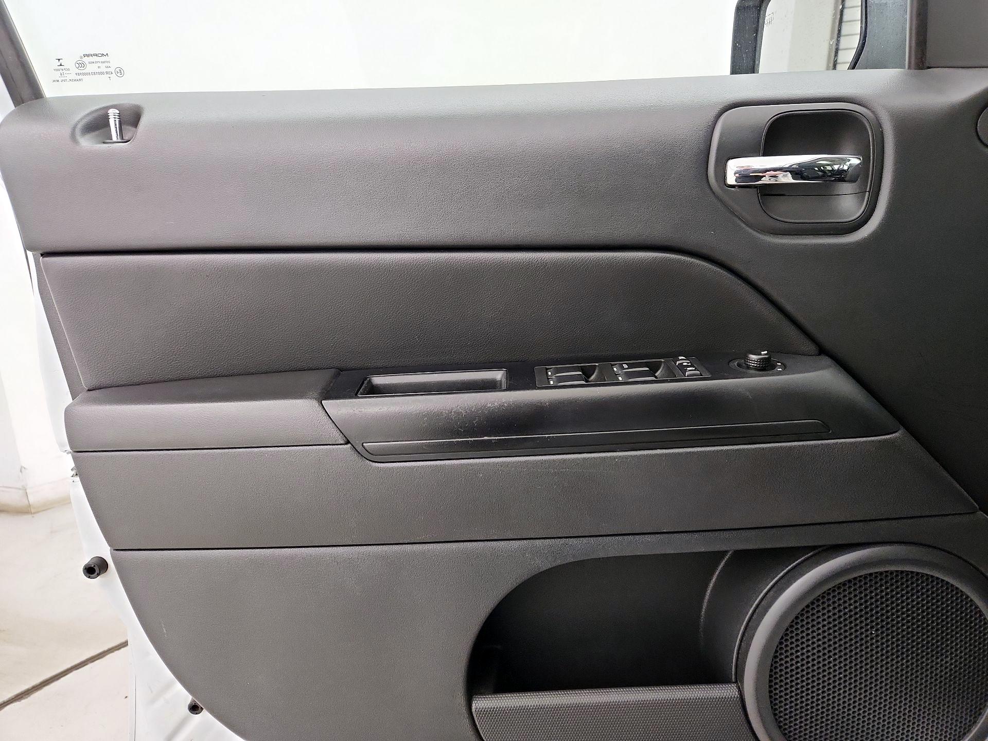 Thumbnail: 2017 Jeep Patriot - 12