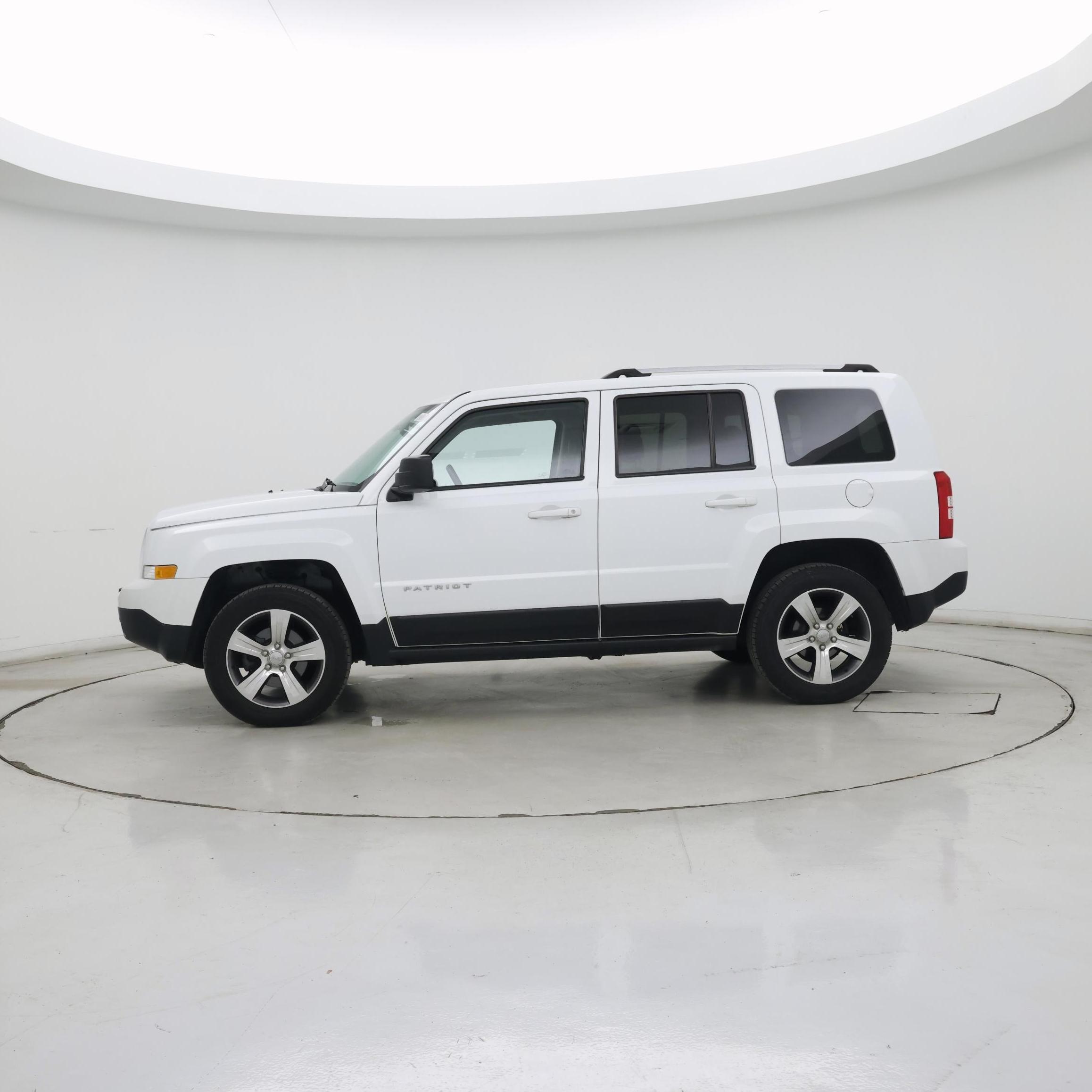 Thumbnail: 2017 Jeep Patriot - 3