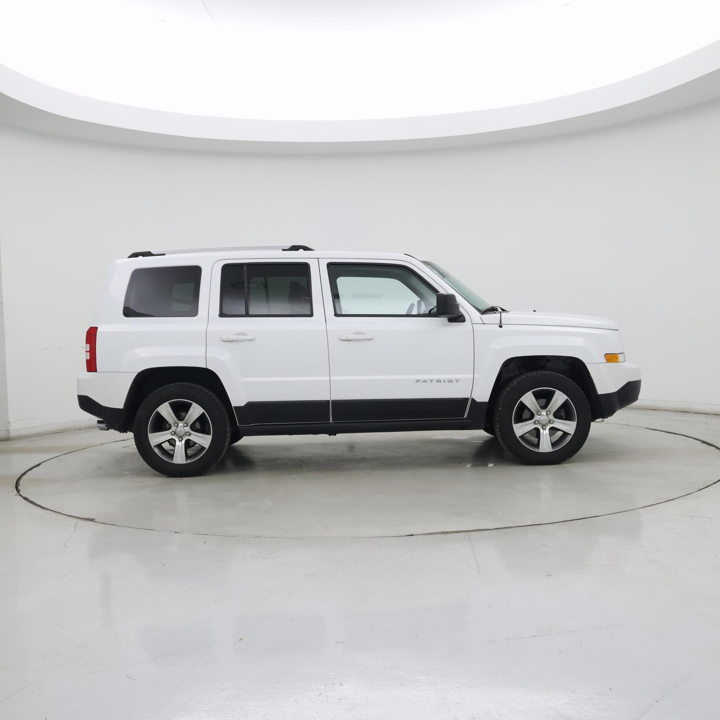 Thumbnail: 2017 Jeep Patriot - 7