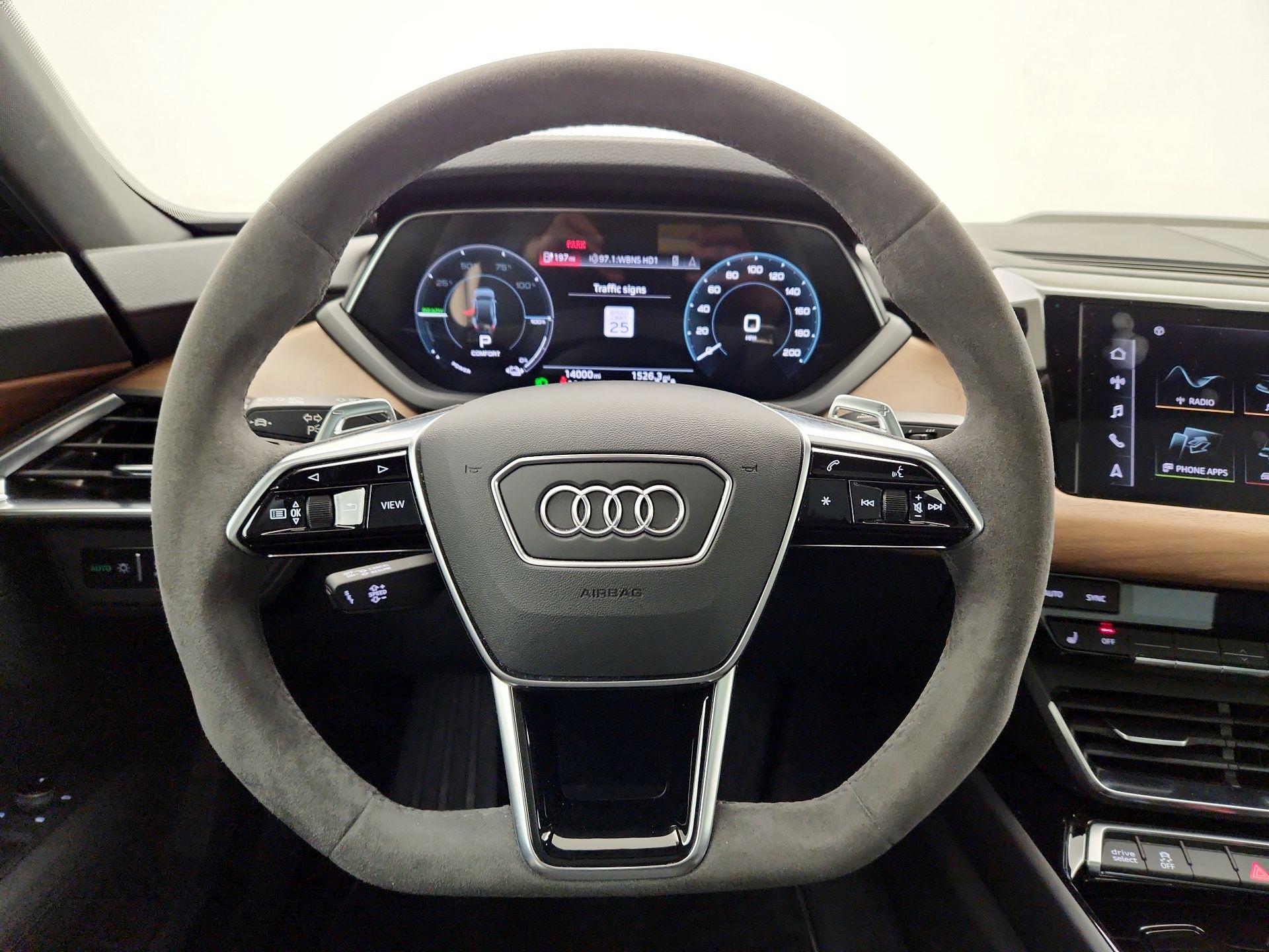 Thumbnail: 2022 Audi e-tron GT - 10