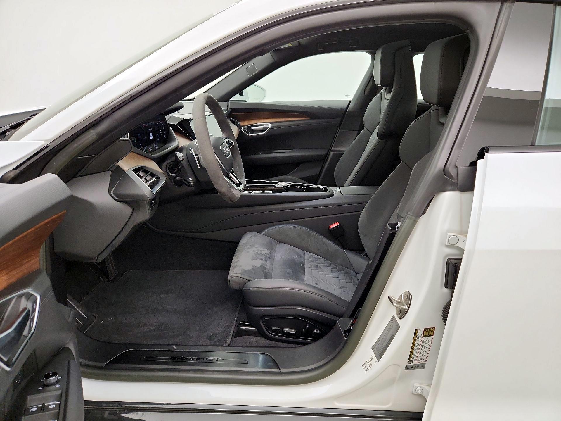 Thumbnail: 2022 Audi e-tron GT - 11