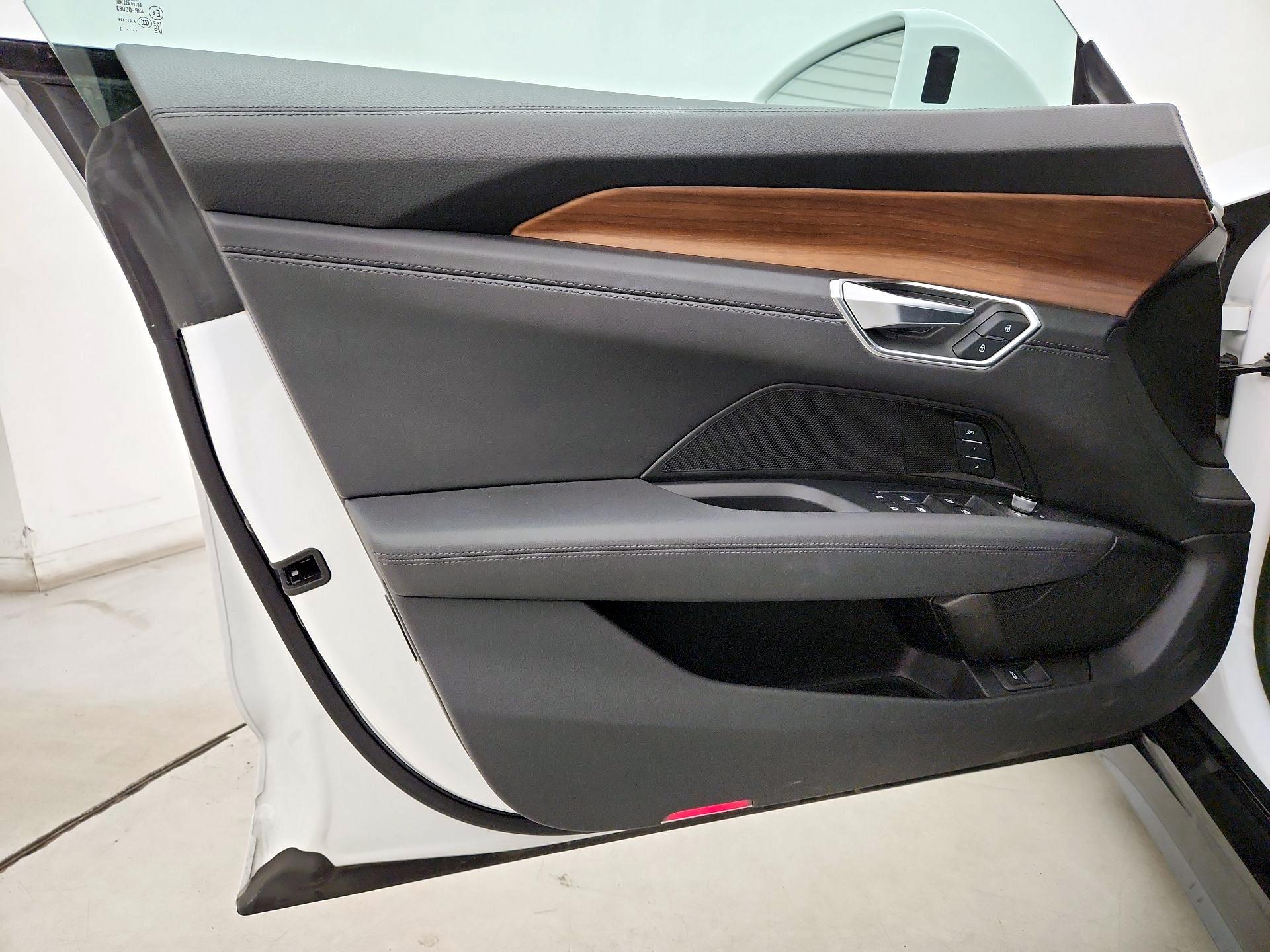 Thumbnail: 2022 Audi e-tron GT - 12