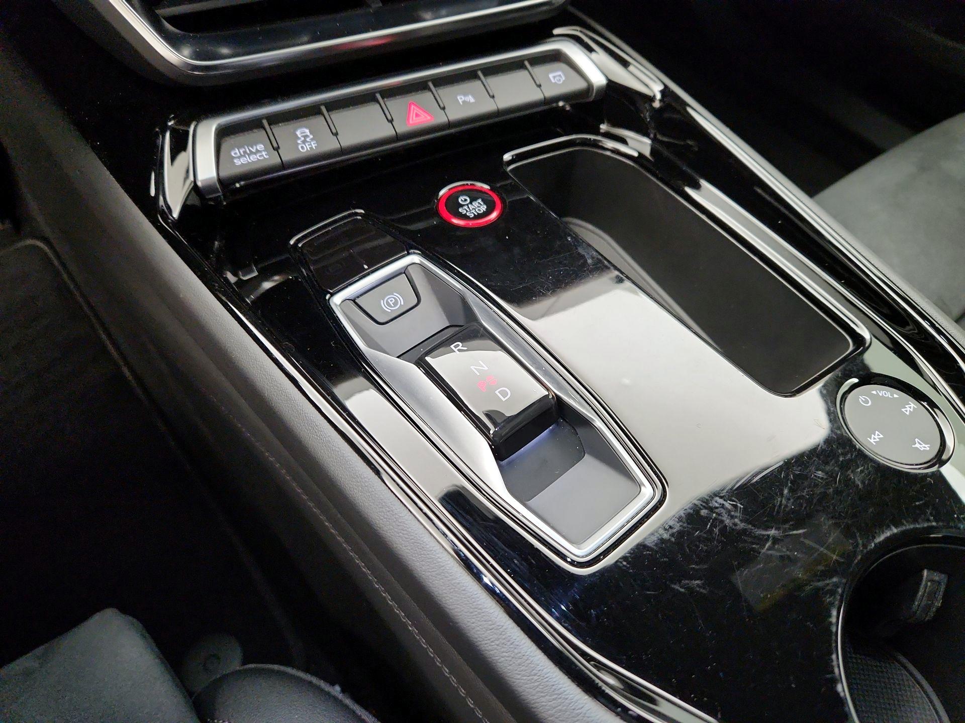 Thumbnail: 2022 Audi e-tron GT - 18