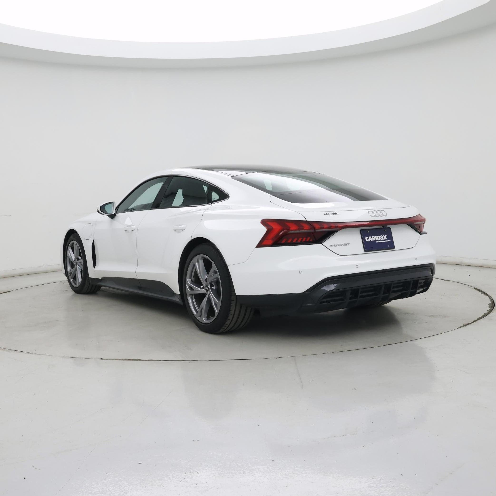 Thumbnail: 2022 Audi e-tron GT - 2