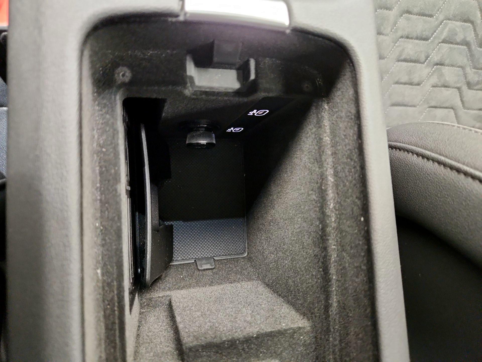 Thumbnail: 2022 Audi e-tron GT - 19