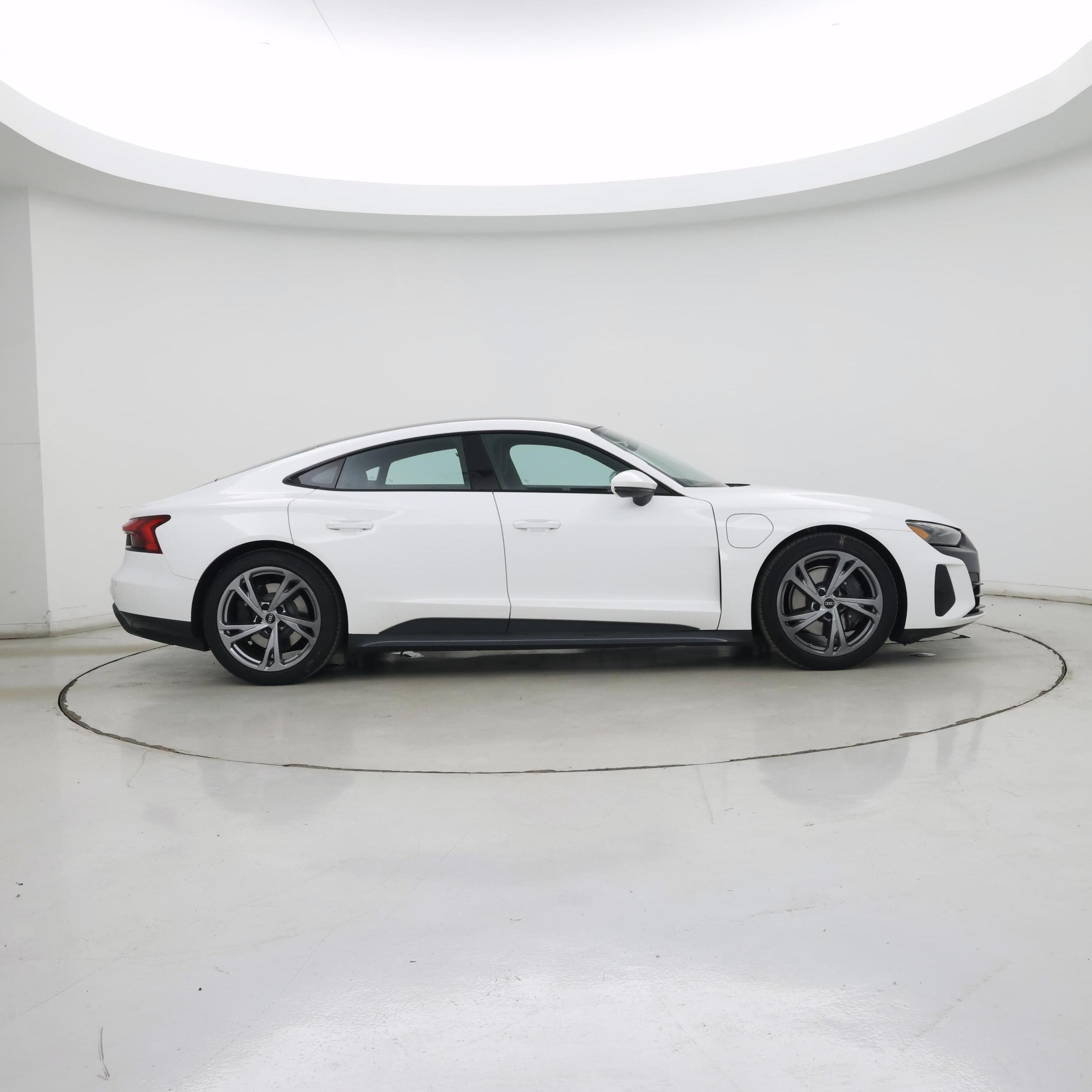 Thumbnail: 2022 Audi e-tron GT - 7